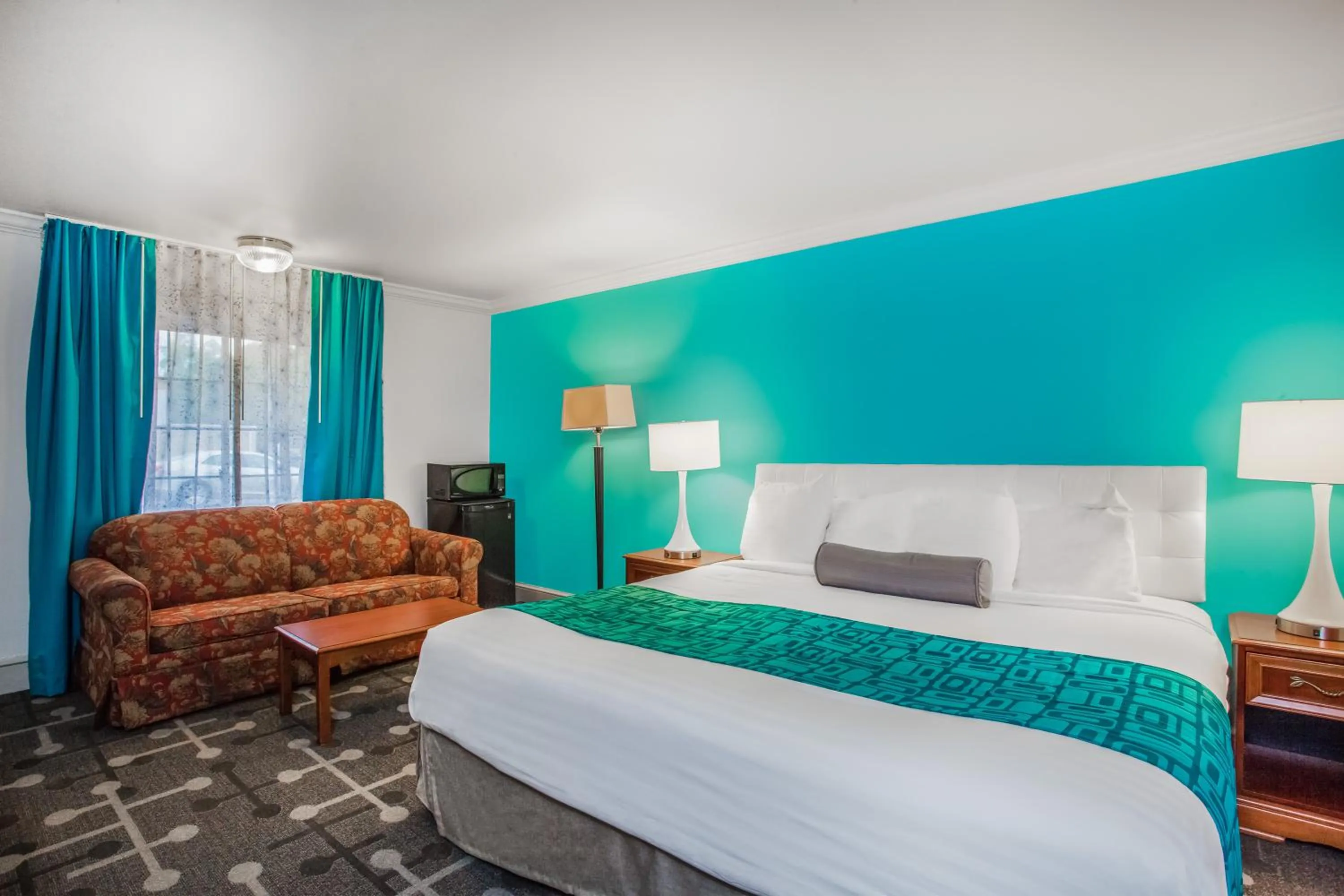 Day, Bed in Howard Johnson by Wyndham Hershey