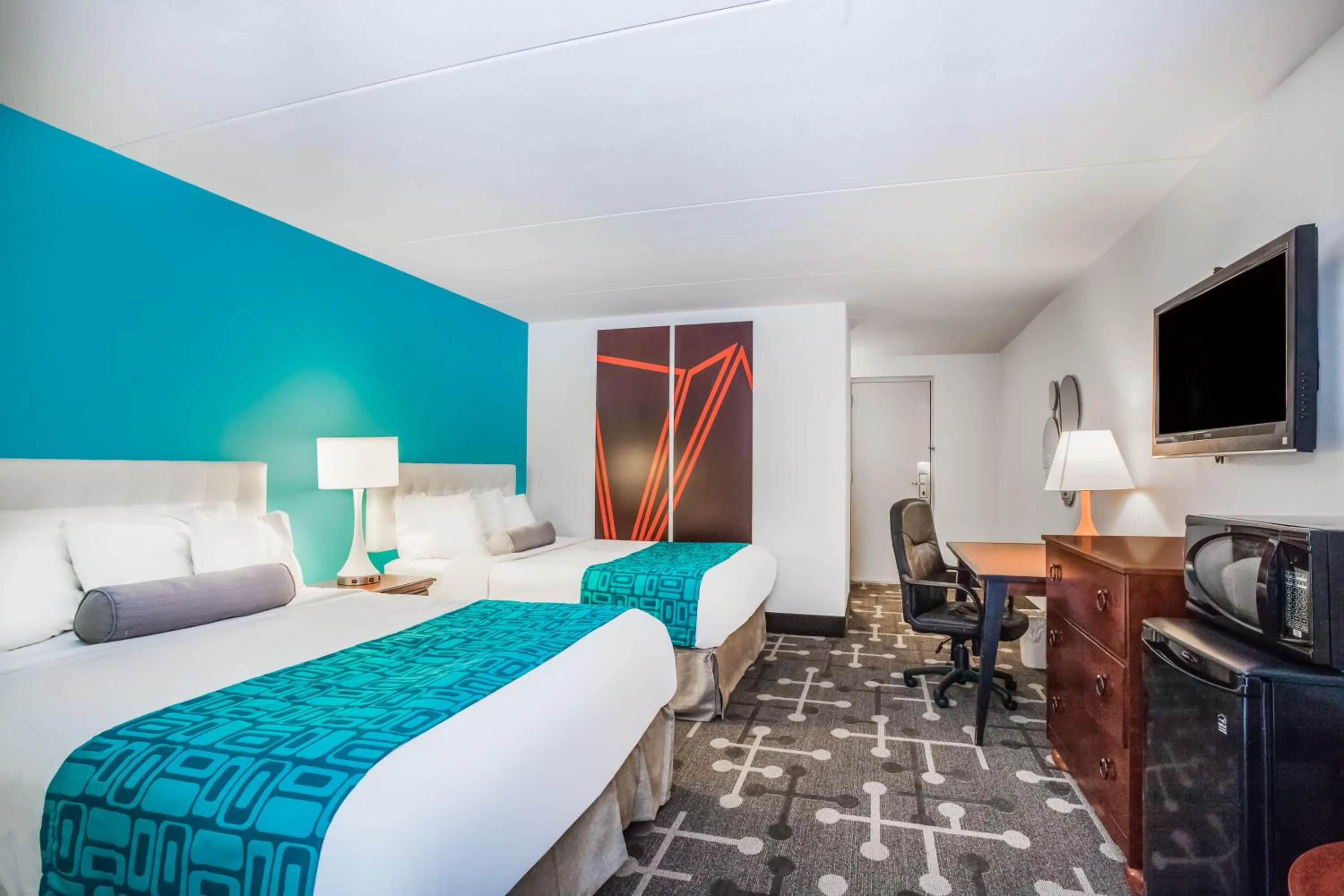 Day, Bed in Howard Johnson by Wyndham Hershey