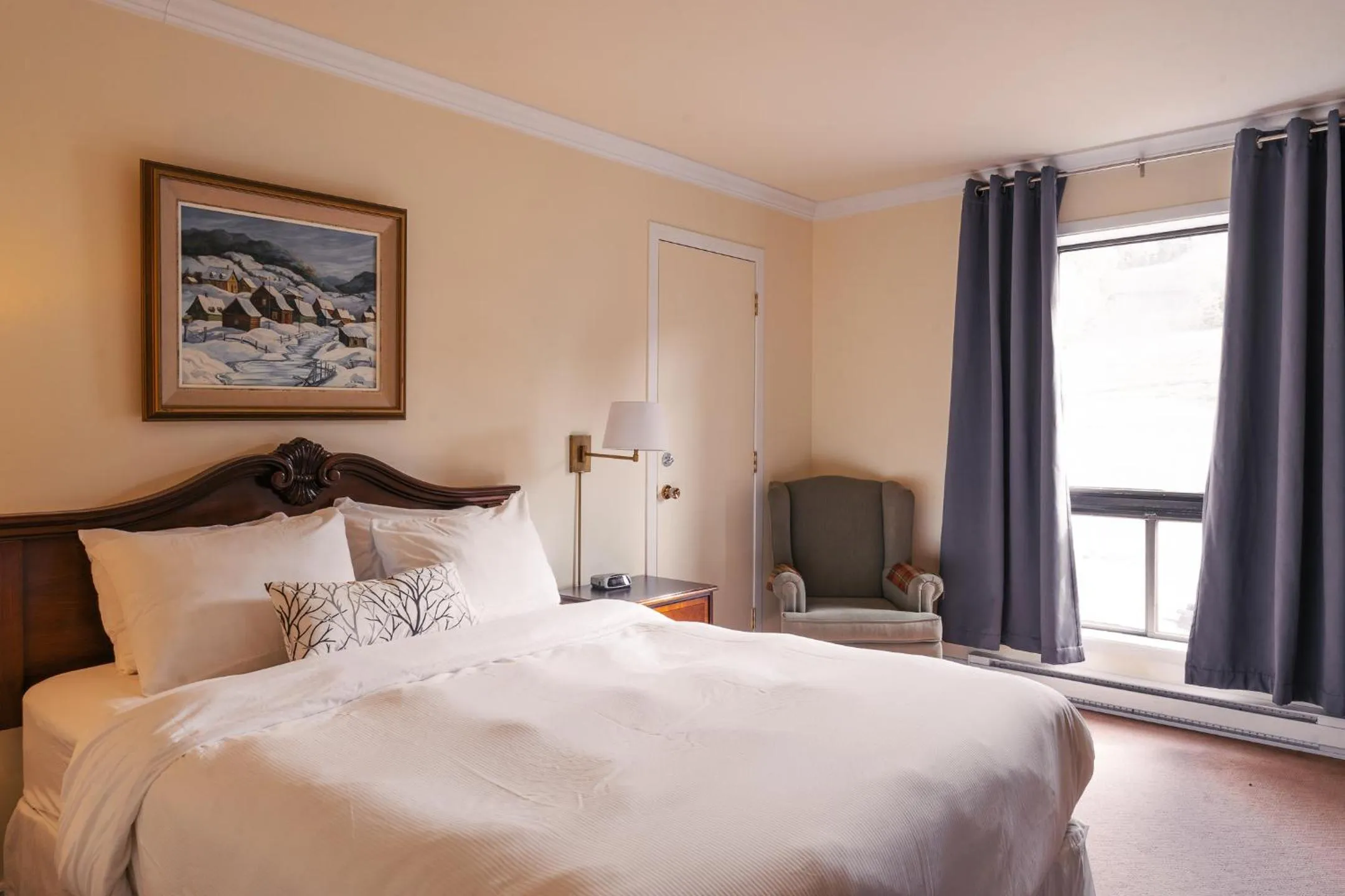 Bedroom, Bed in Mont Blanc Hôtel & Condos