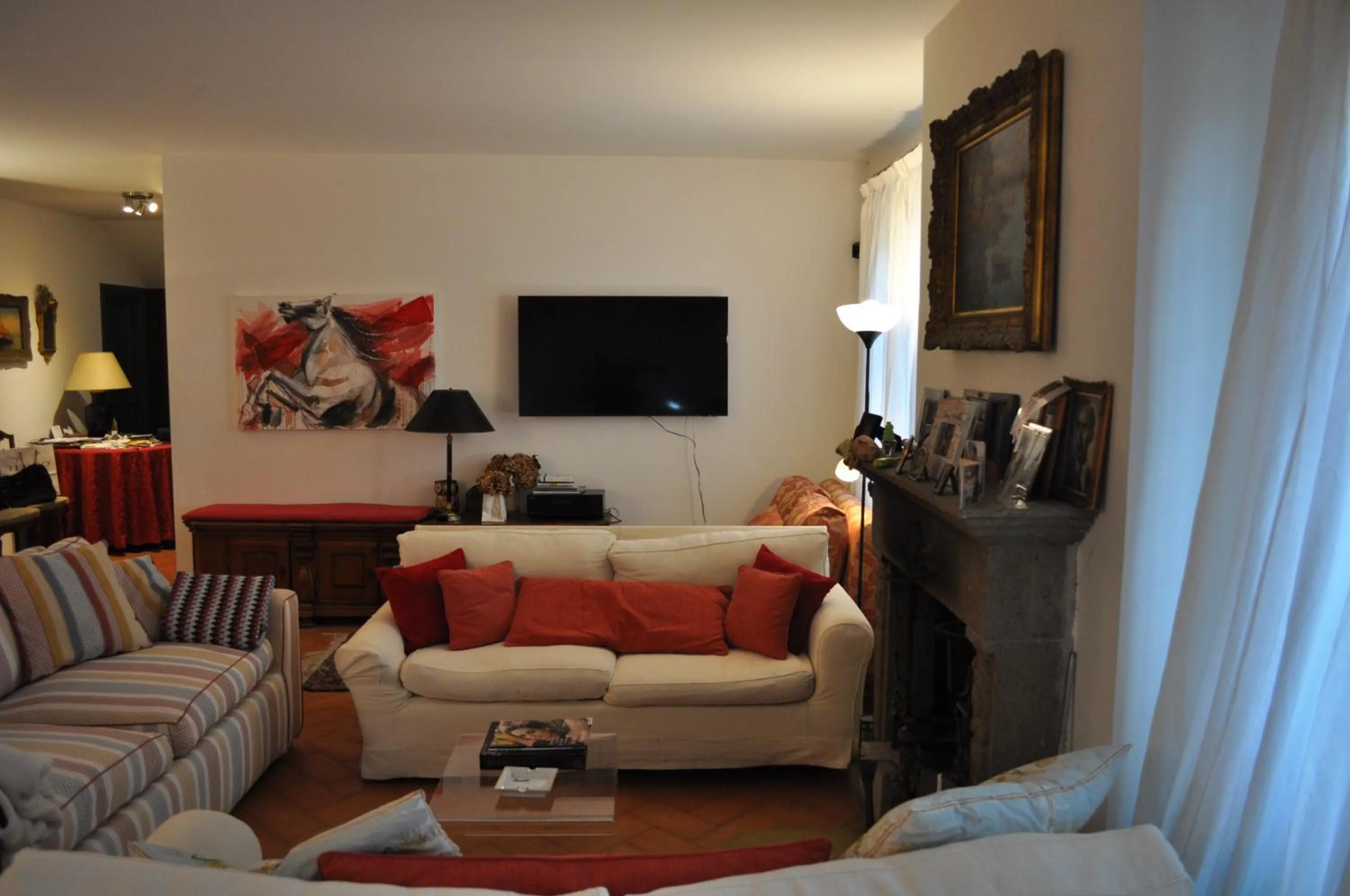 Communal lounge/ TV room in Casale Vicino Al Golf Nazionale