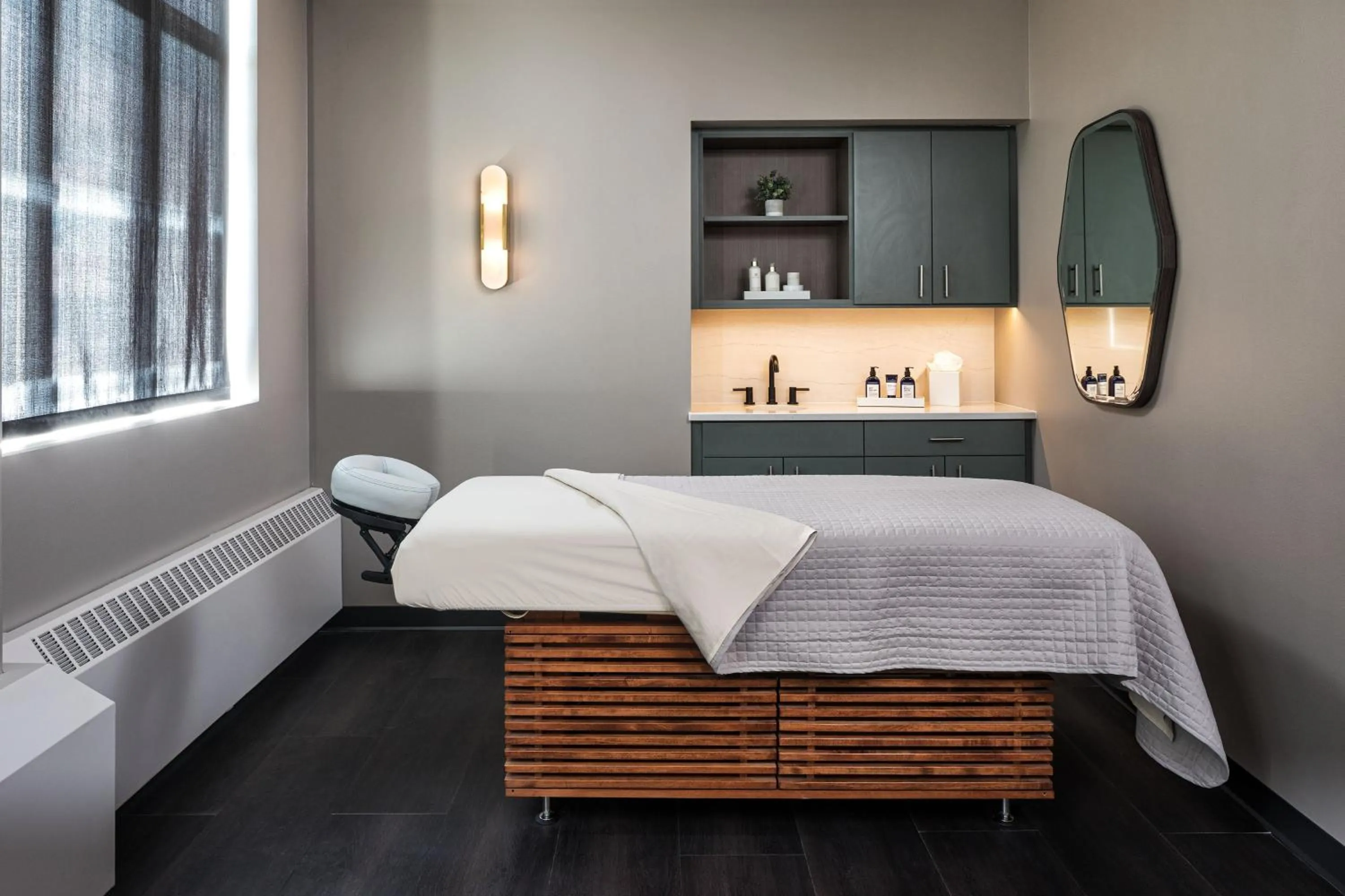 Spa and wellness centre/facilities, Bed in Hotel Ivy, a Luxury Collection Hotel, Minneapolis