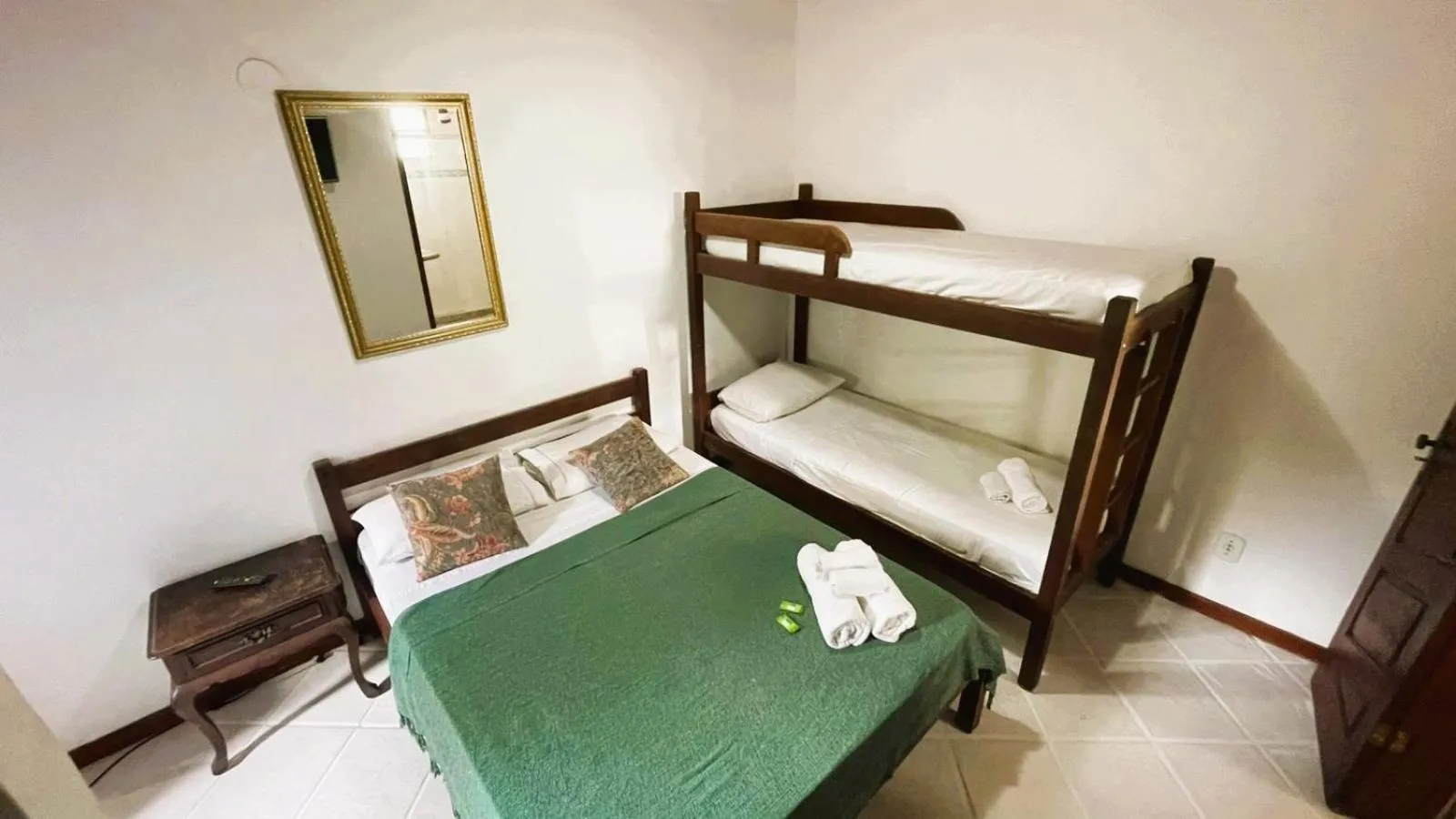 Photo of the whole room, Bed in Pousada Mandala - Búzios