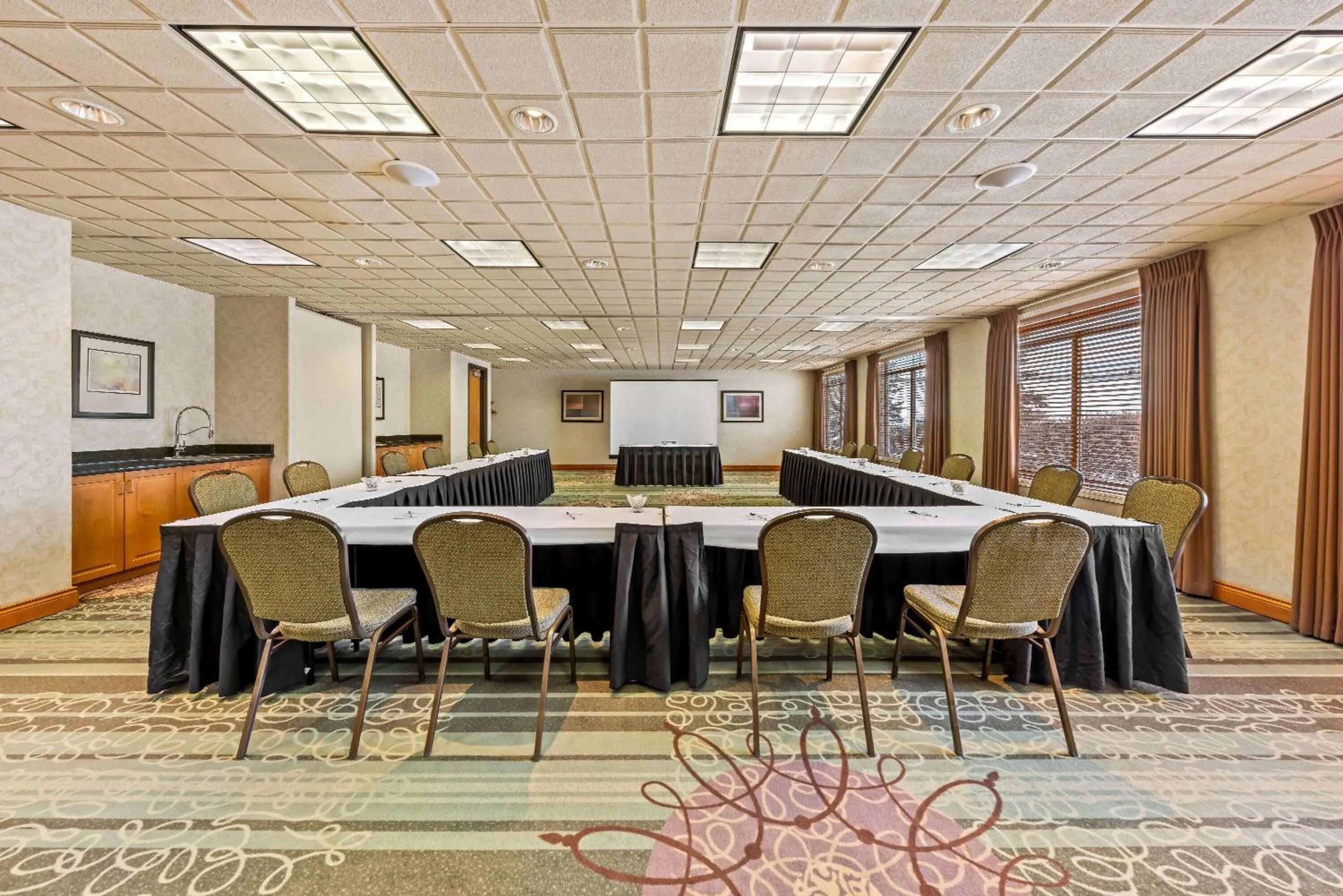 Meeting/conference room in Wingate by Wyndham Calgary South