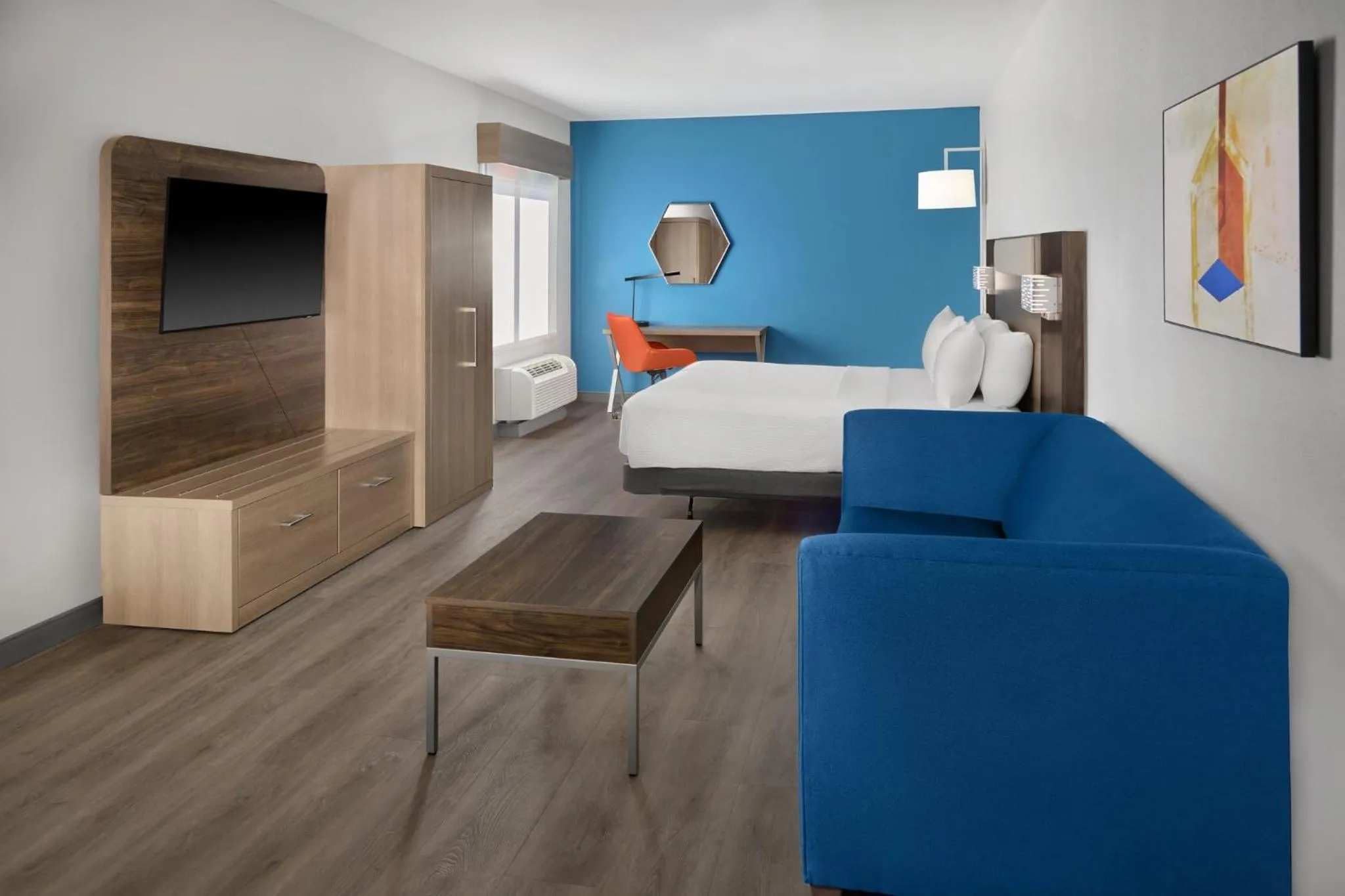 Bedroom, Bed in Holiday Inn Express Hotel and Suites - Odessa by IHG