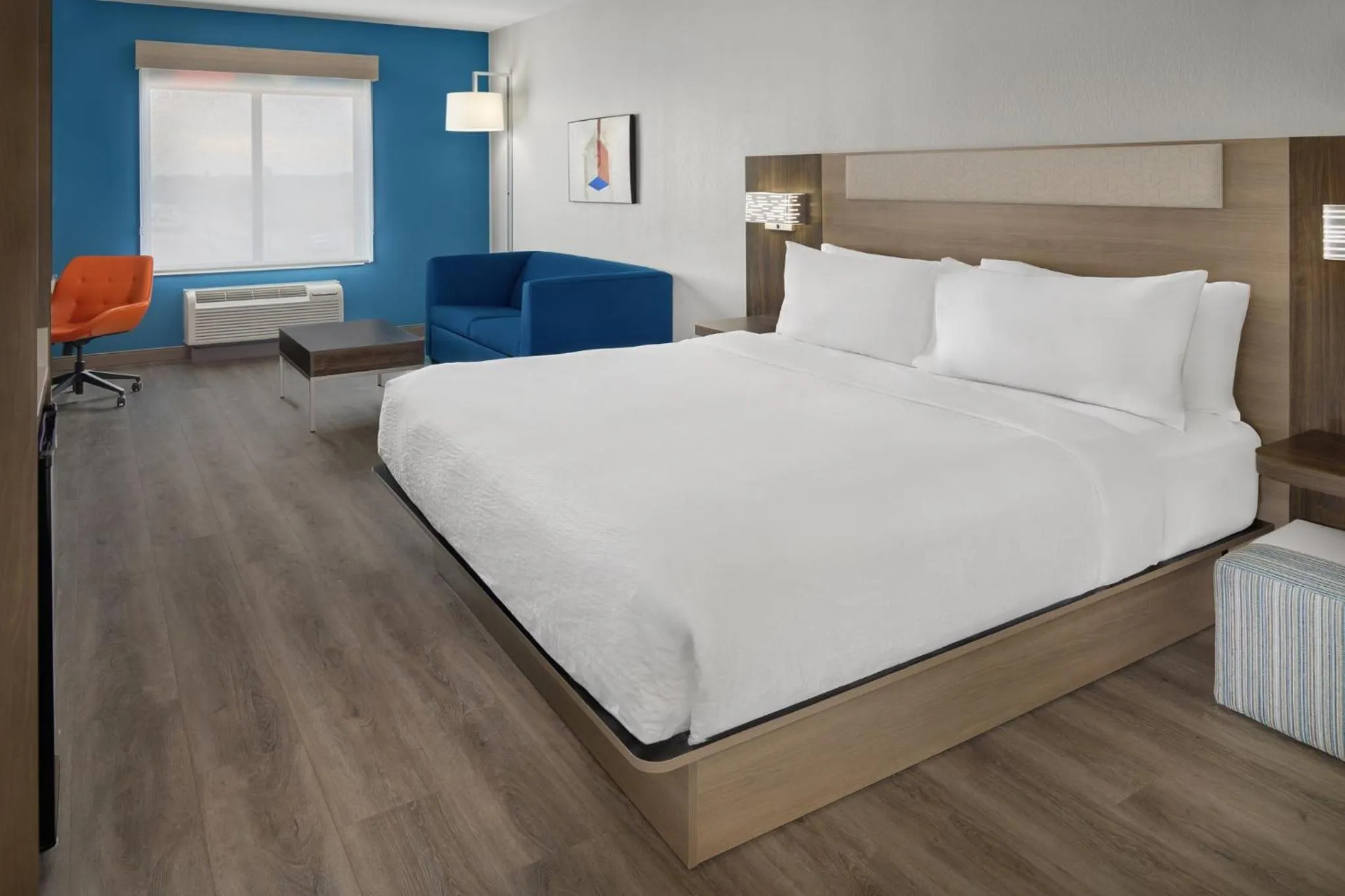 Bedroom, Bed in Holiday Inn Express Hotel and Suites - Odessa by IHG