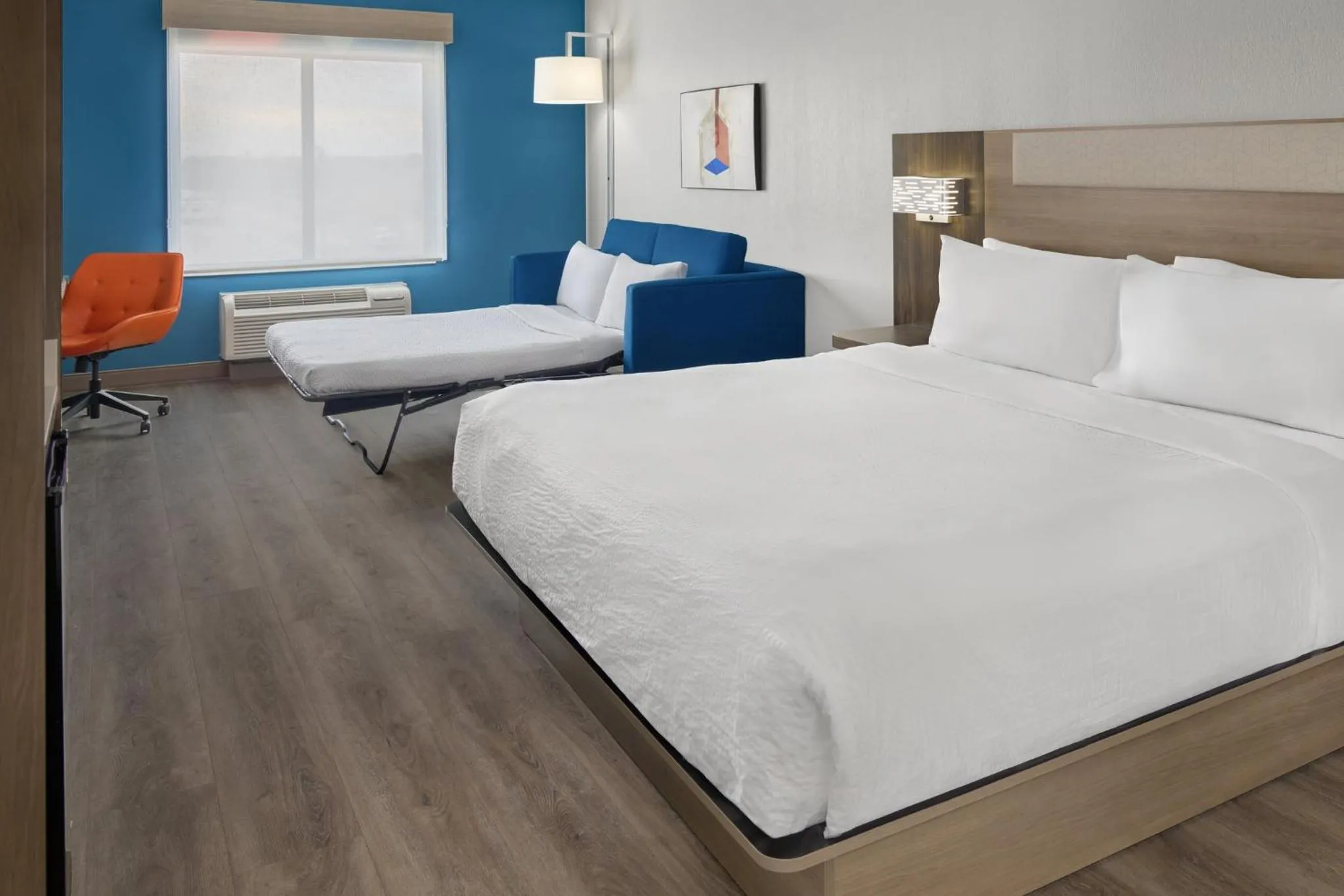 Bedroom, Bed in Holiday Inn Express Hotel and Suites - Odessa by IHG