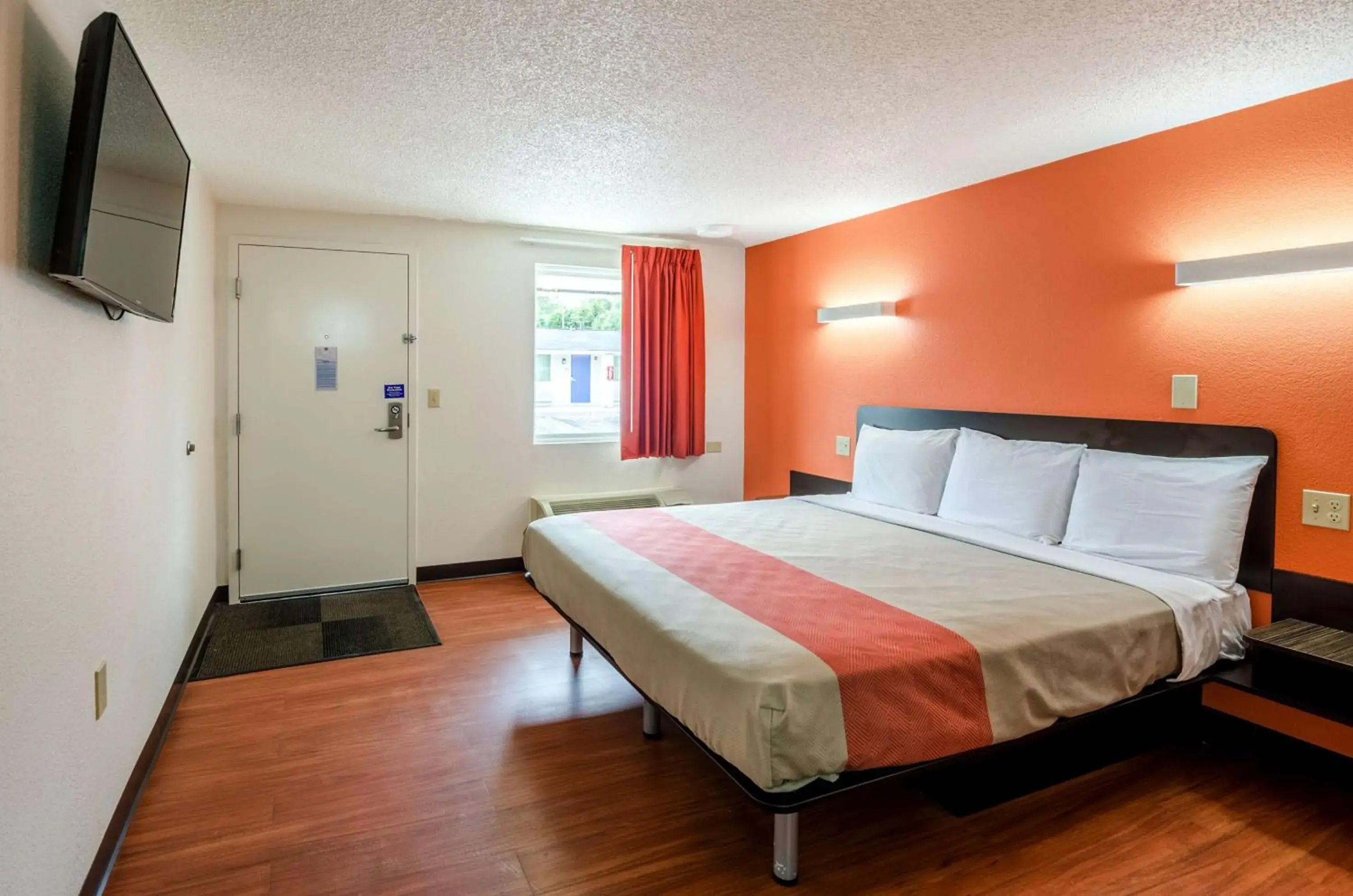 King Room in Motel 6-Troutville, VA King Room in Motel 6-Troutville, VA