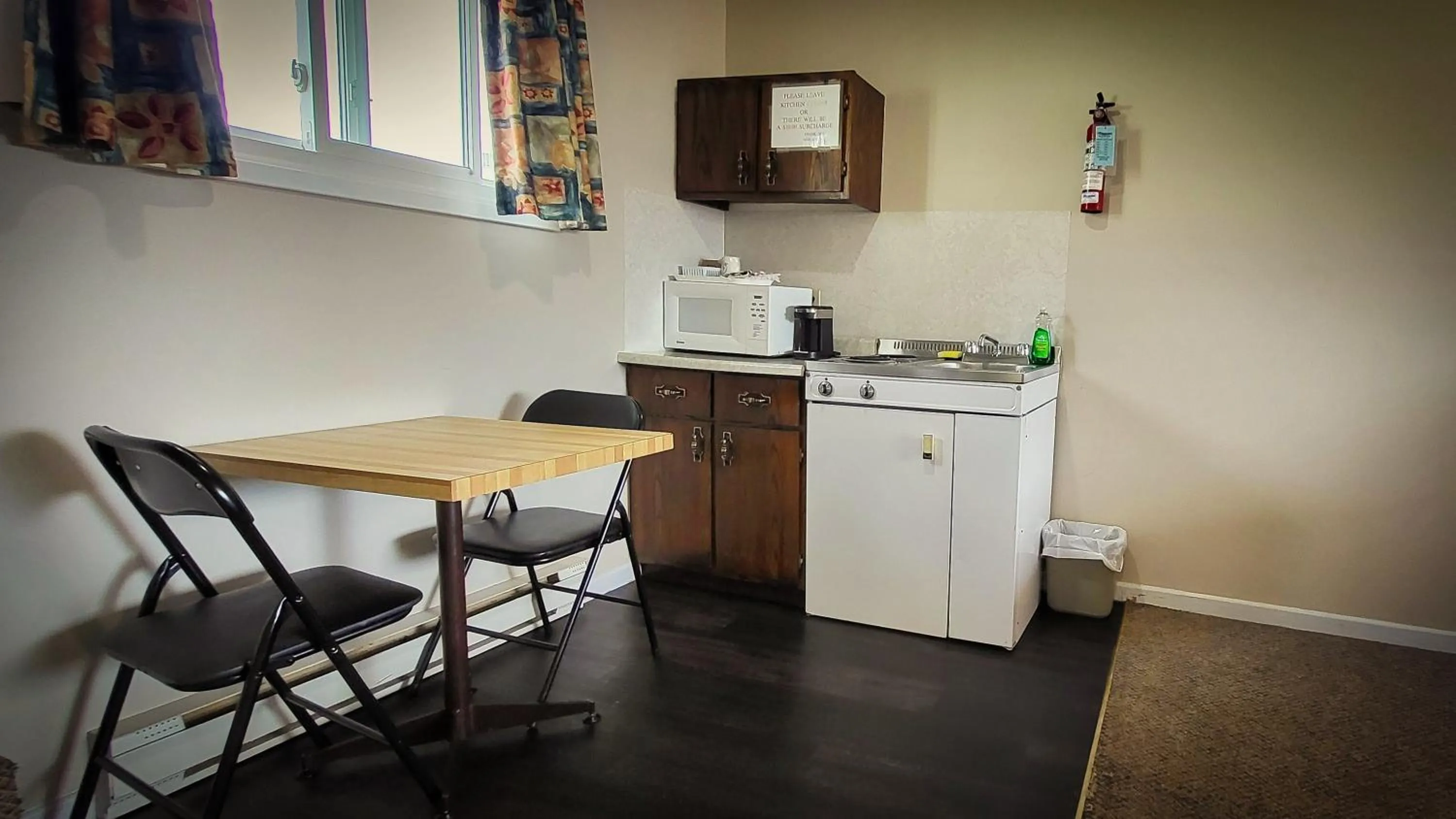 Maple Leaf Inn & Suites