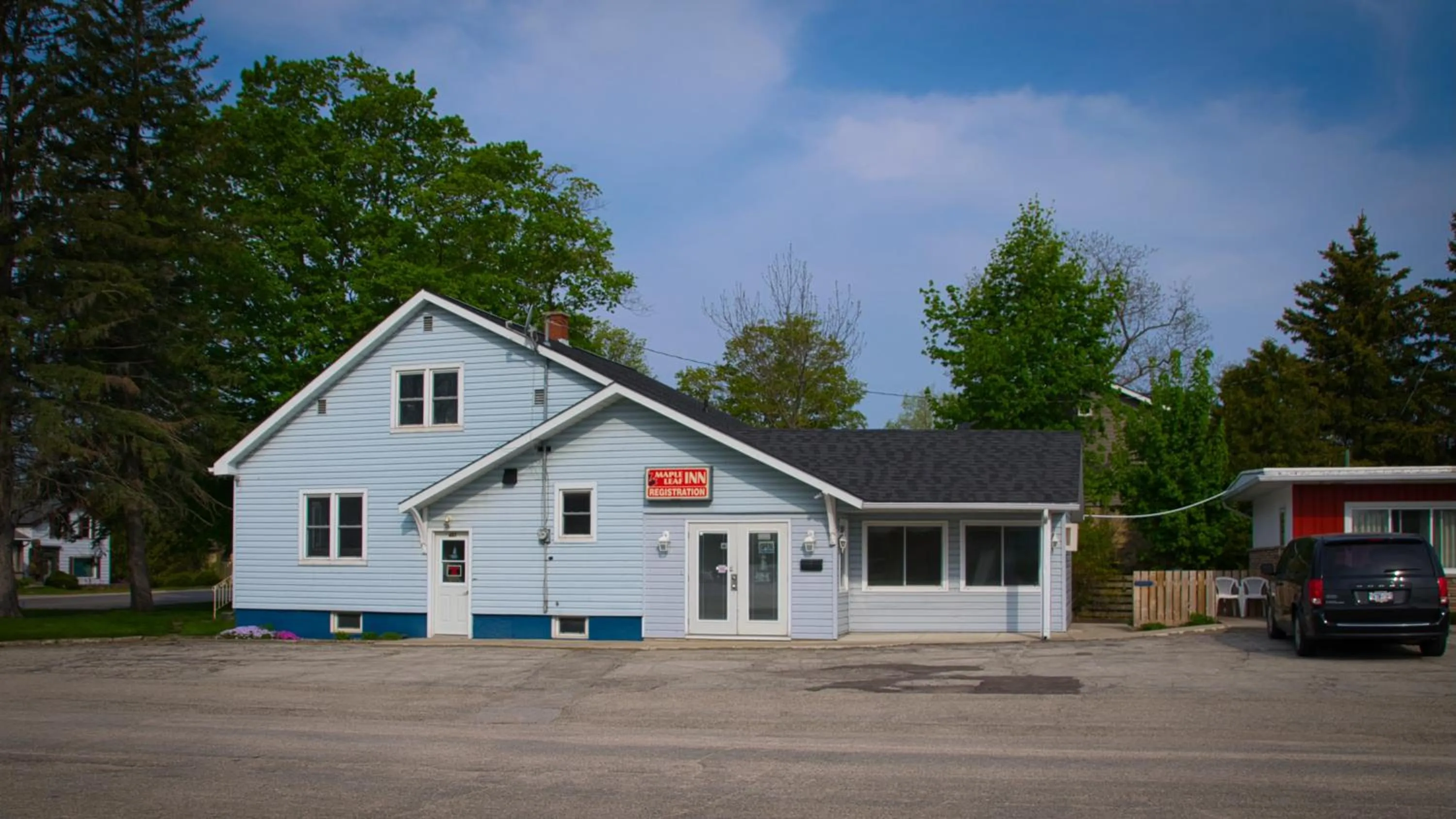 Maple Leaf Inn & Suites