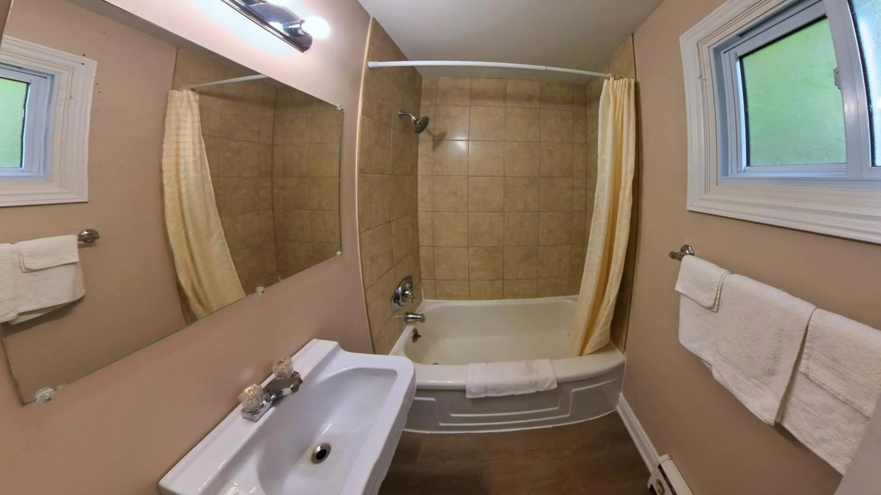 Maple Leaf Inn & Suites