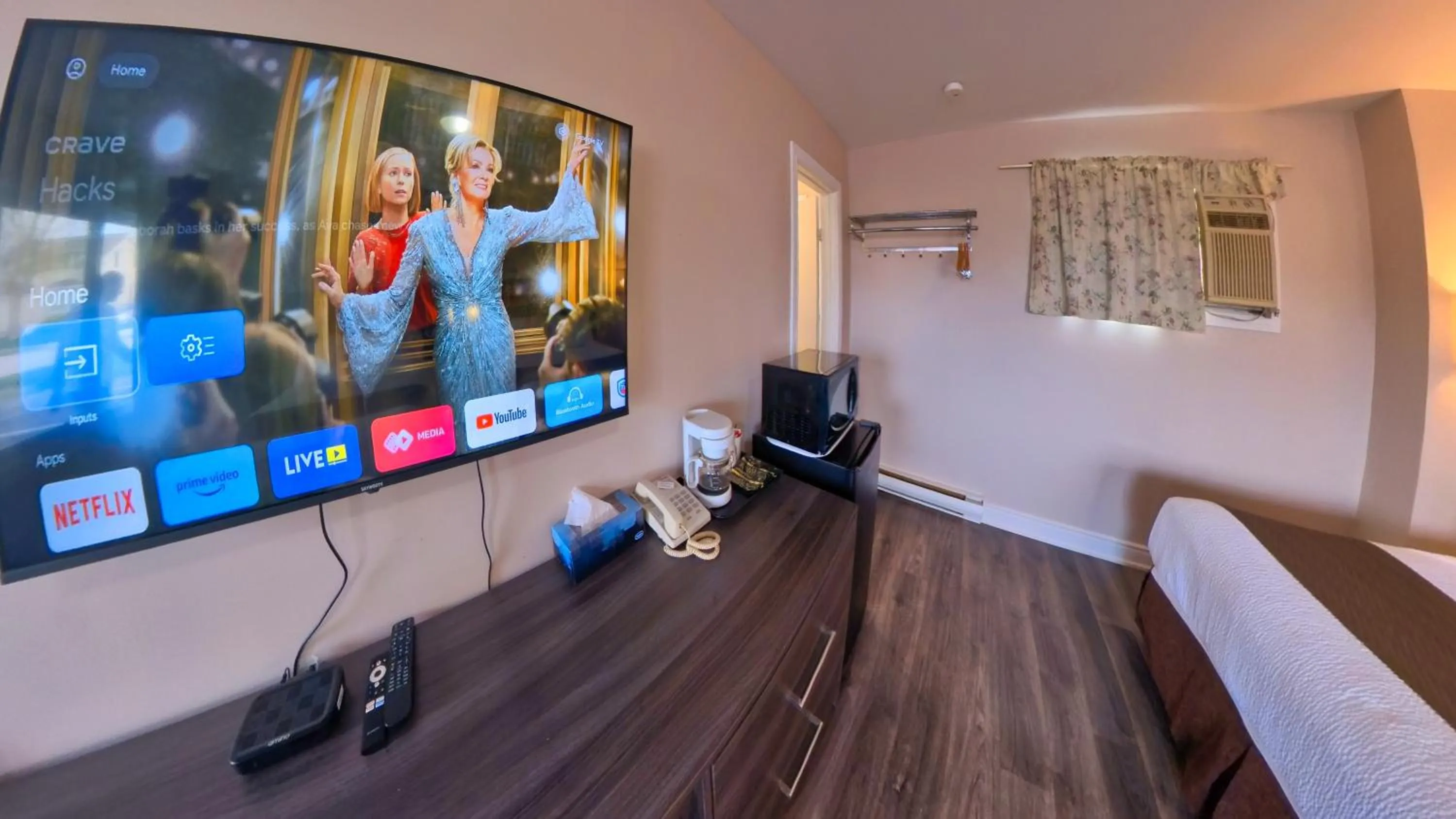 Maple Leaf Inn & Suites