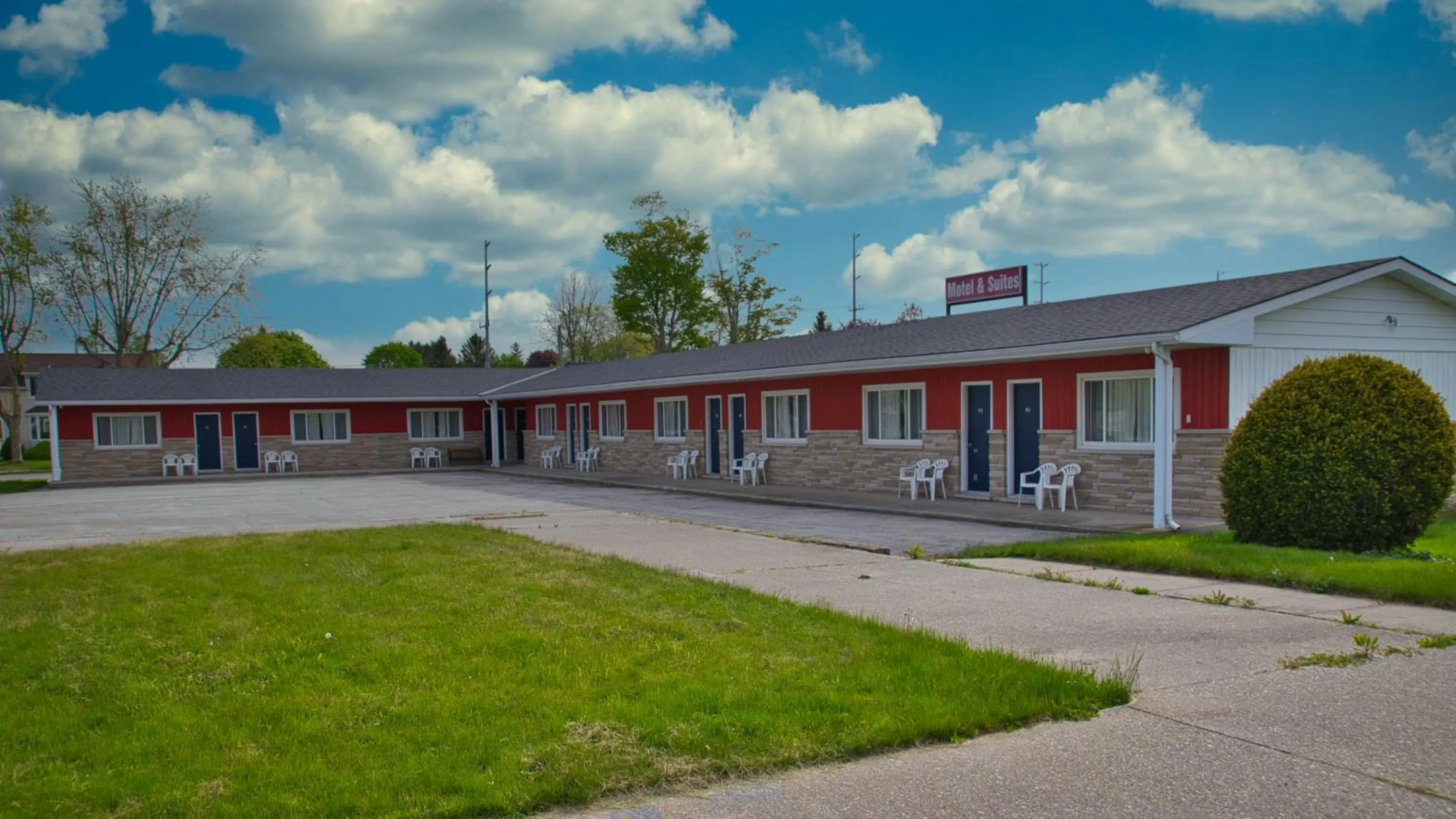 Maple Leaf Inn & Suites