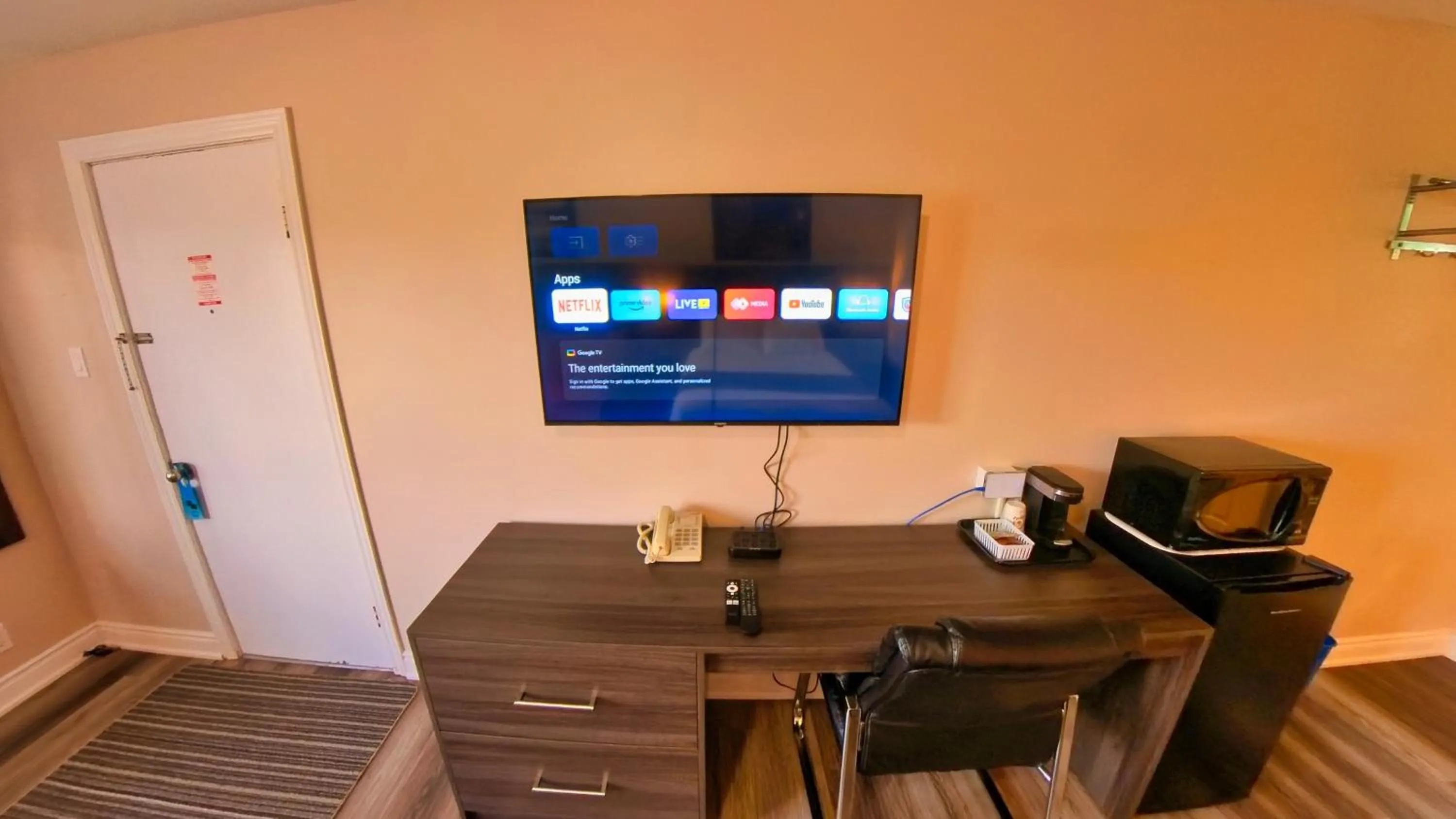 Maple Leaf Inn & Suites