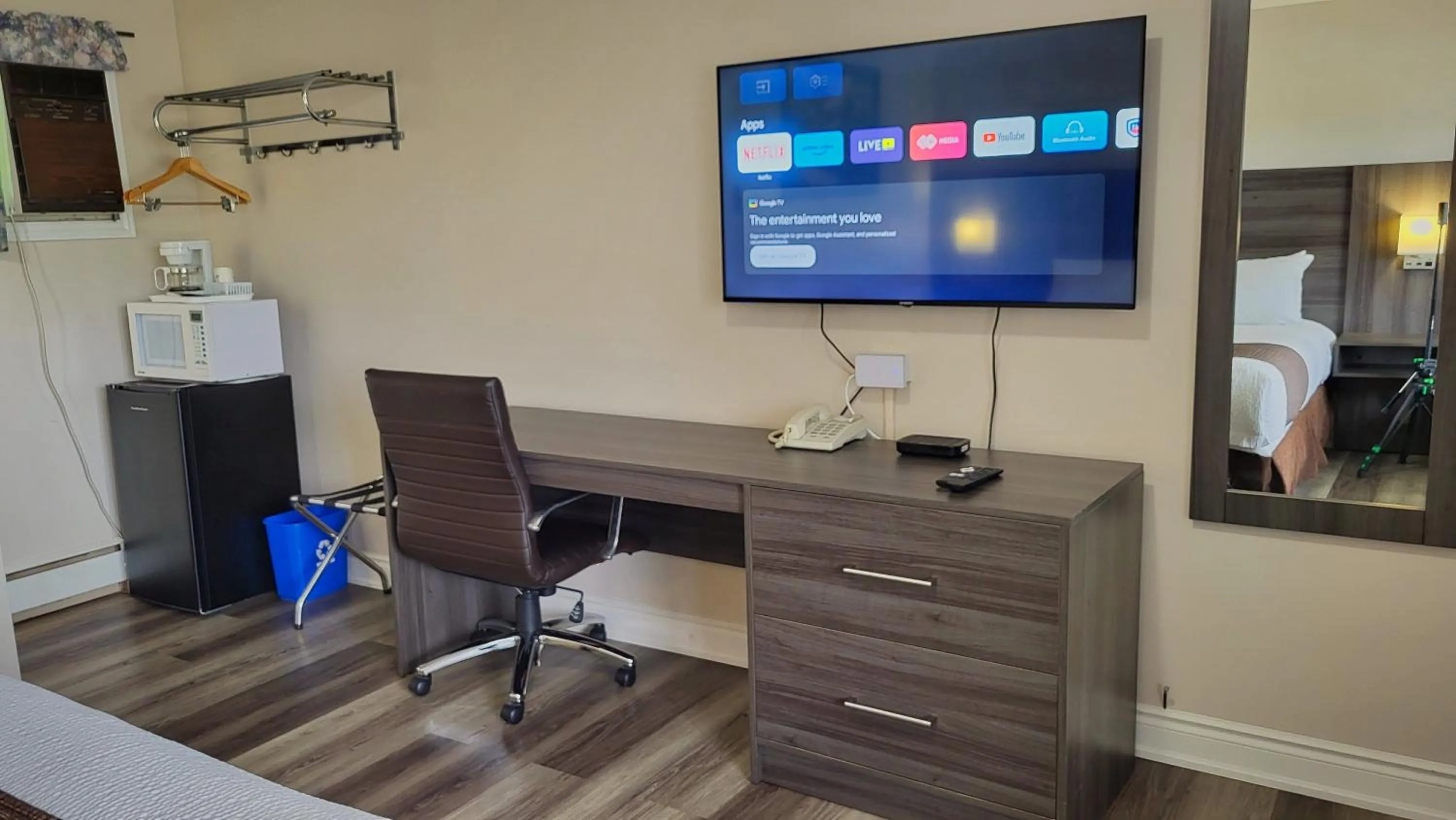 Maple Leaf Inn & Suites