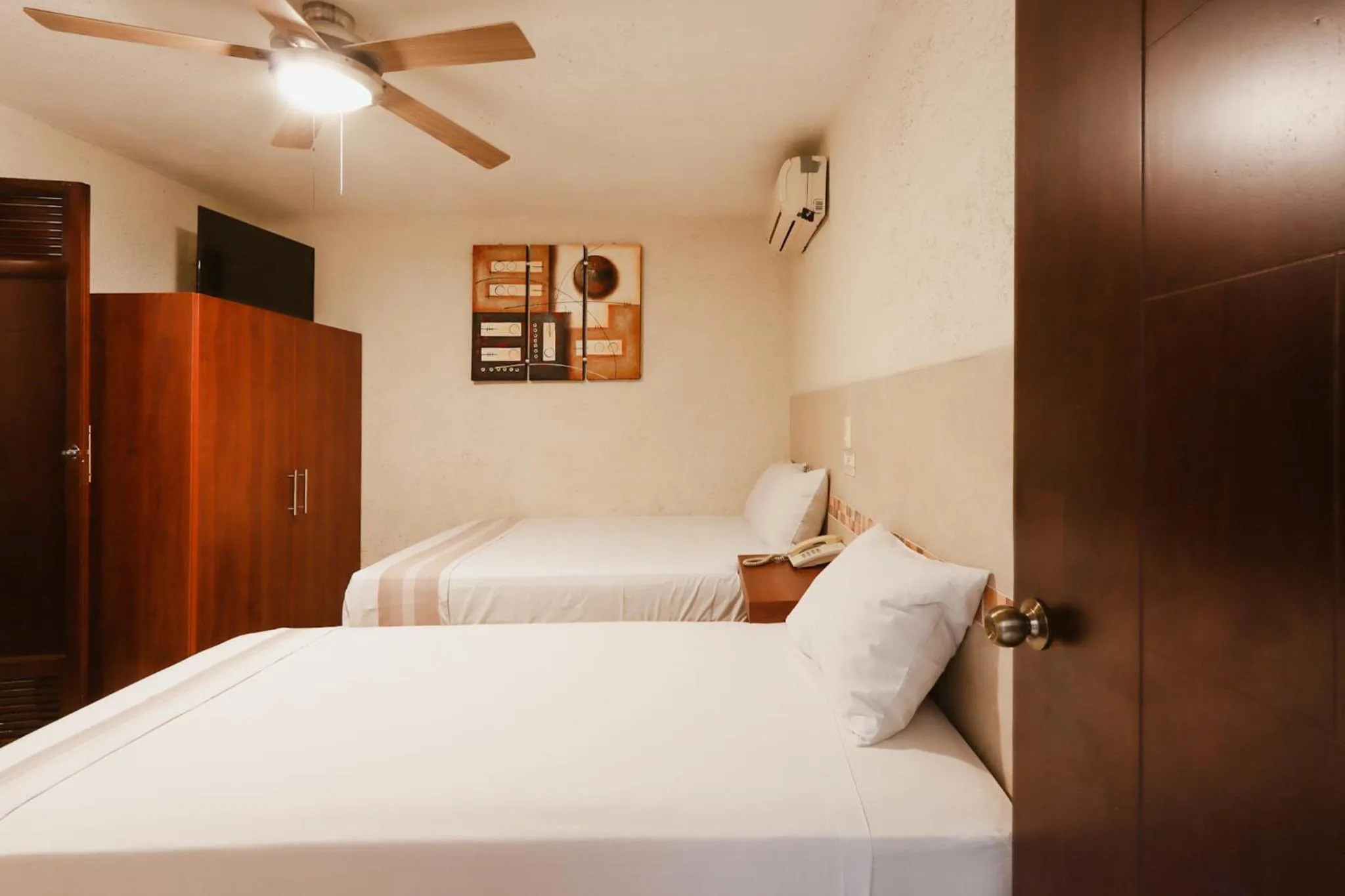Property building, Bed in Hotel Guivá Huatulco