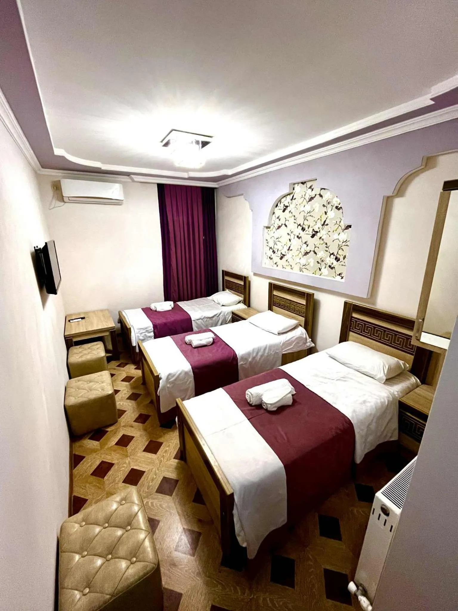 Shower, Bed in Georgian Palace Hotel