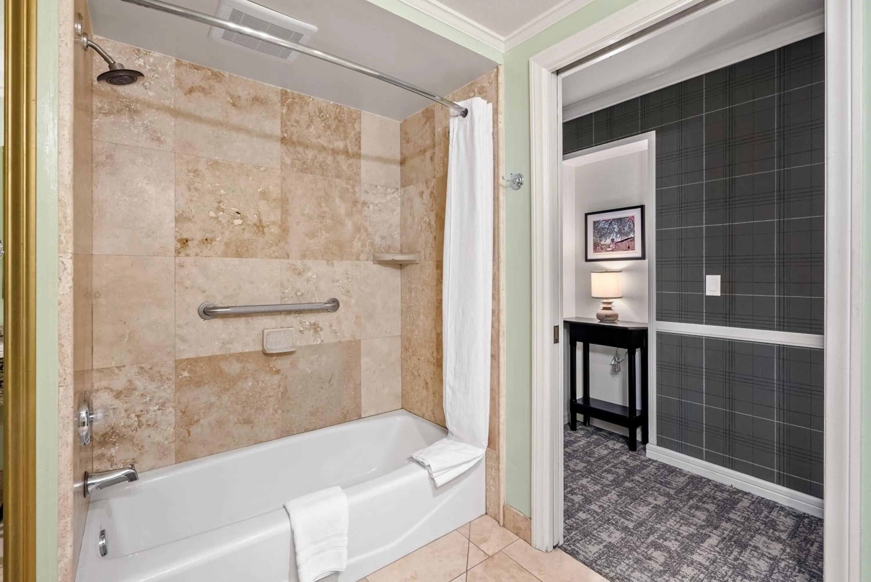 Bath in Apple Farm Inn