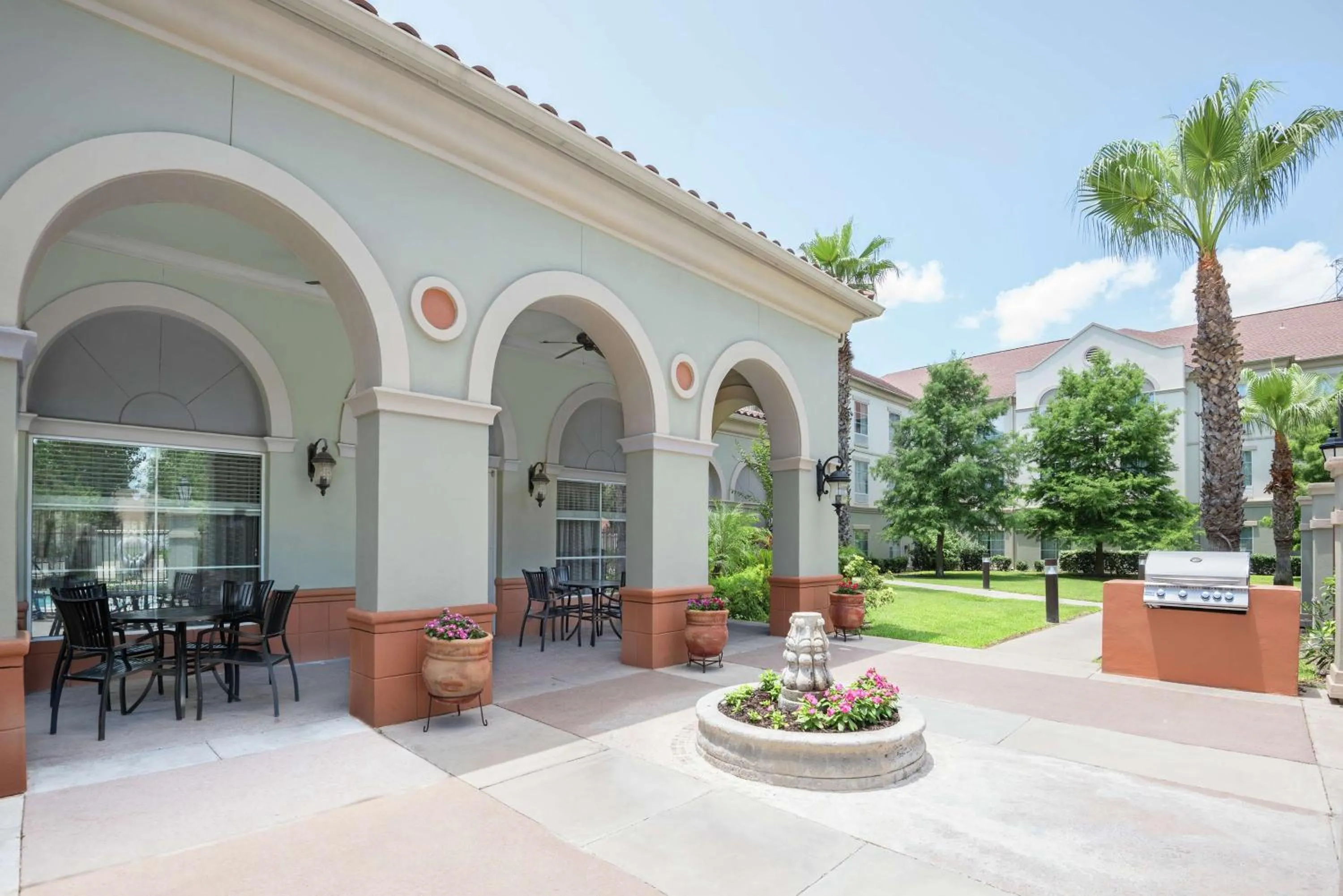 Property building in Homewood Suites Laredo at Mall Del Norte