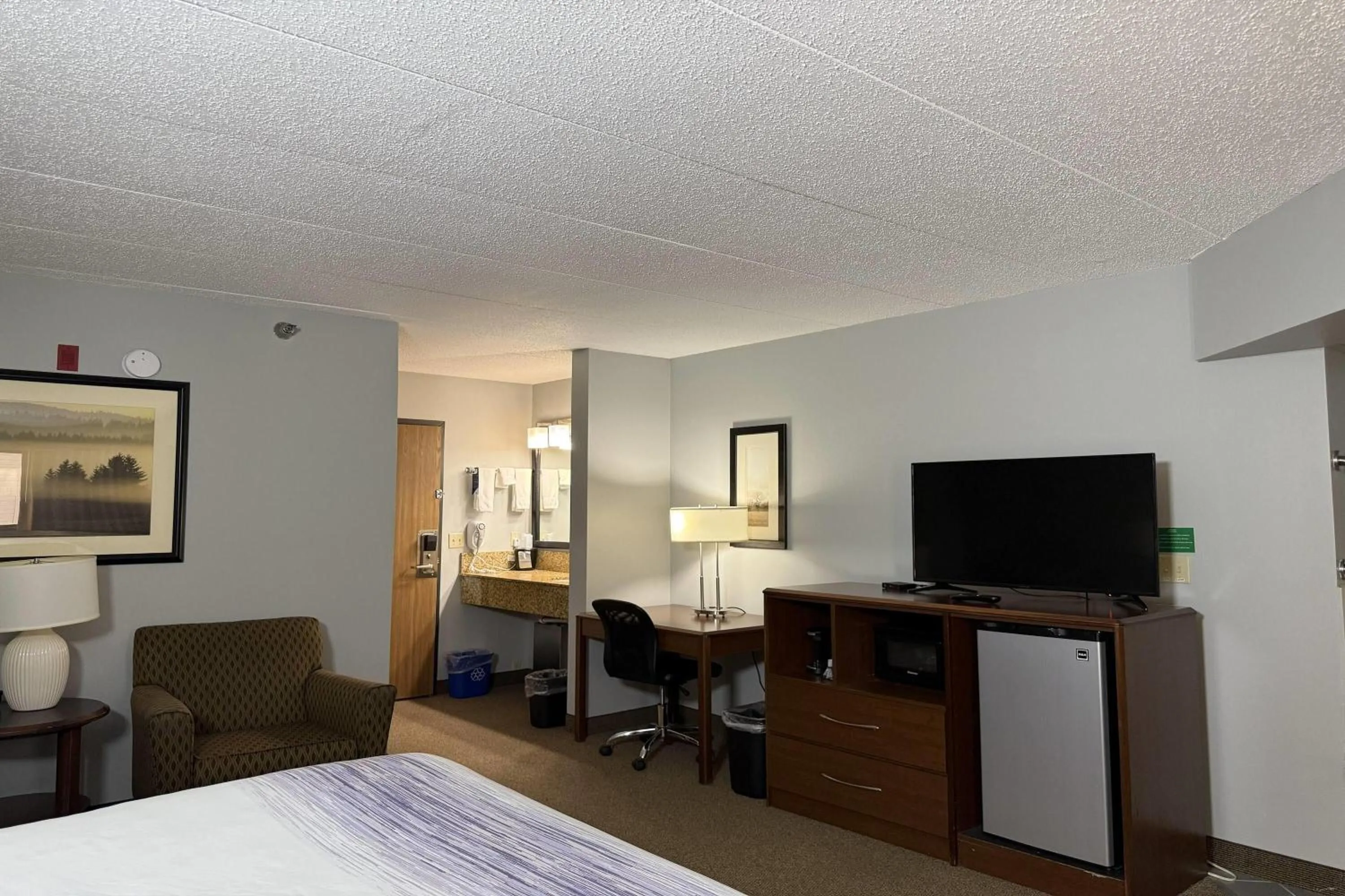 Photo of the whole room, Bed in AmericInn by Wyndham Sioux Falls