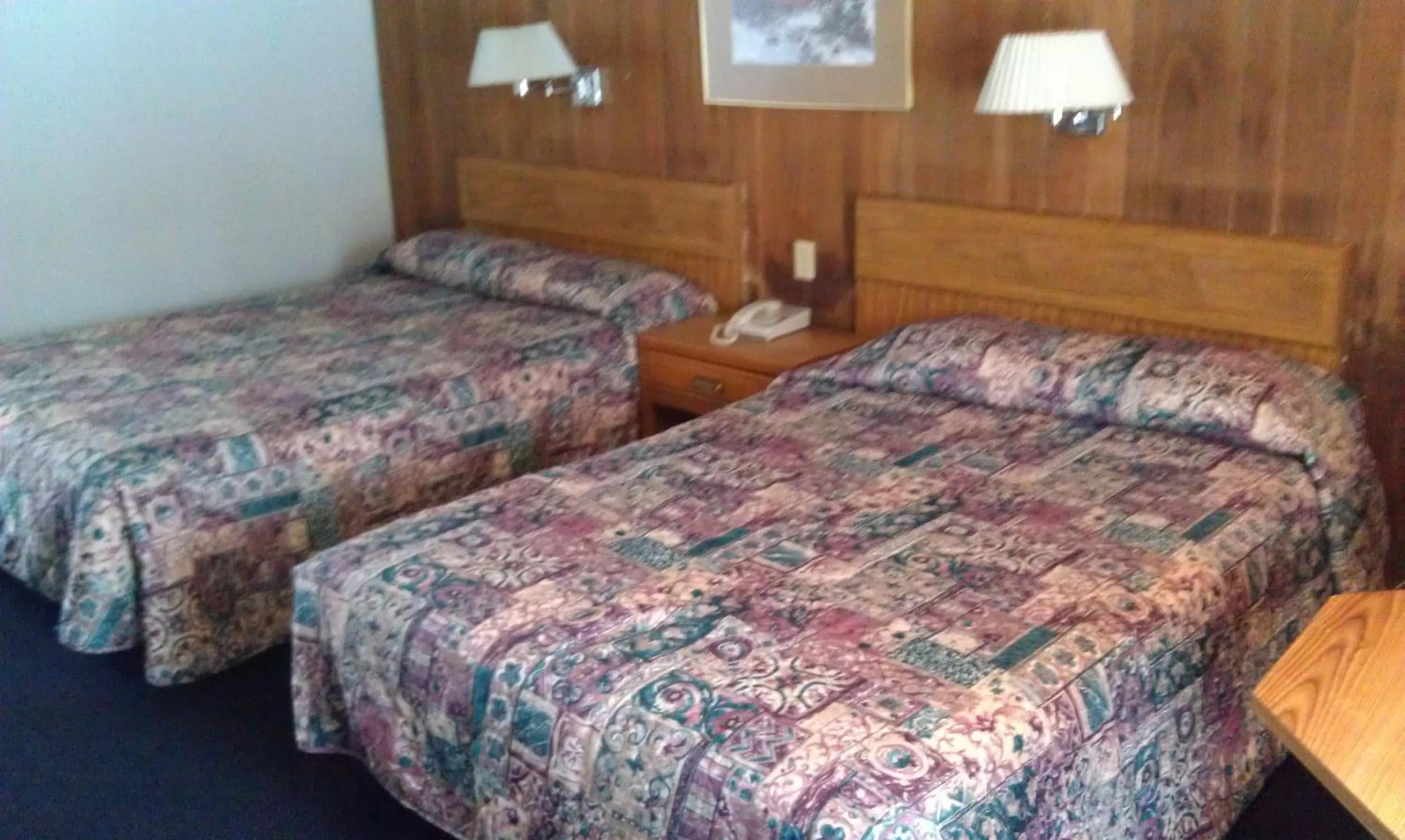 Bed in Kings Inn Cleveland