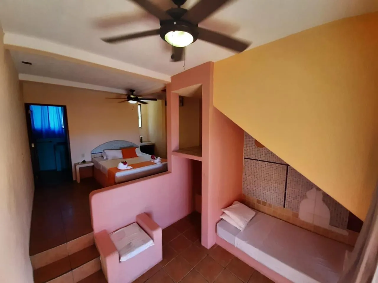 Photo of the whole room, Bed in El Jardin