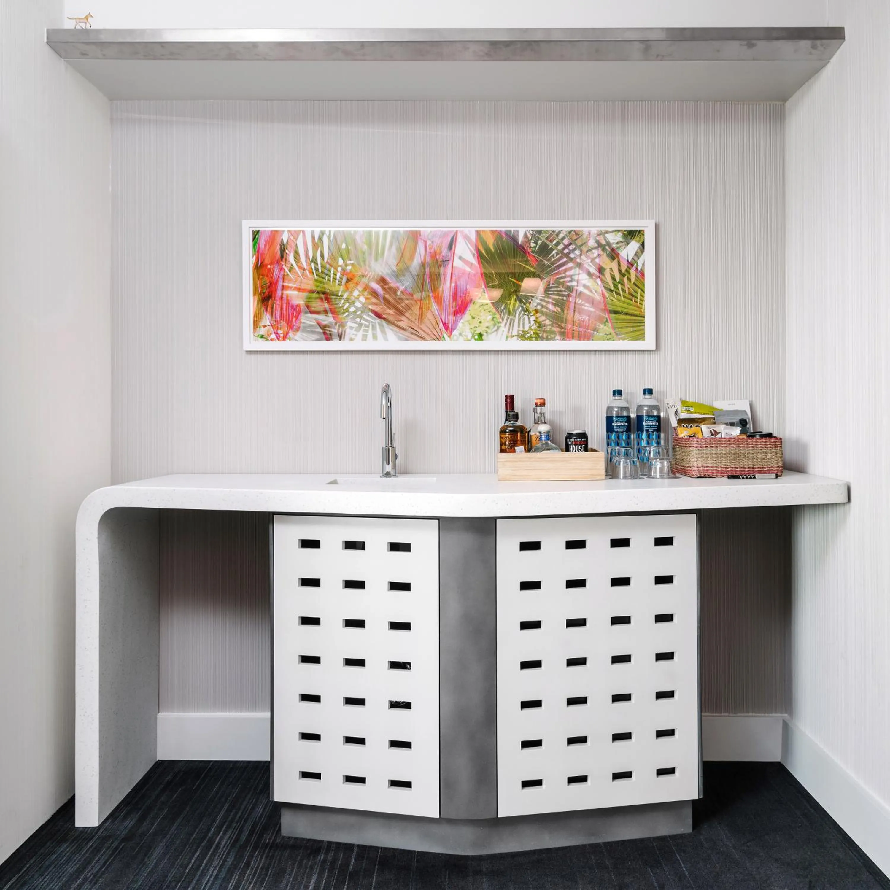 Kitchen or kitchenette in The LINE Austin