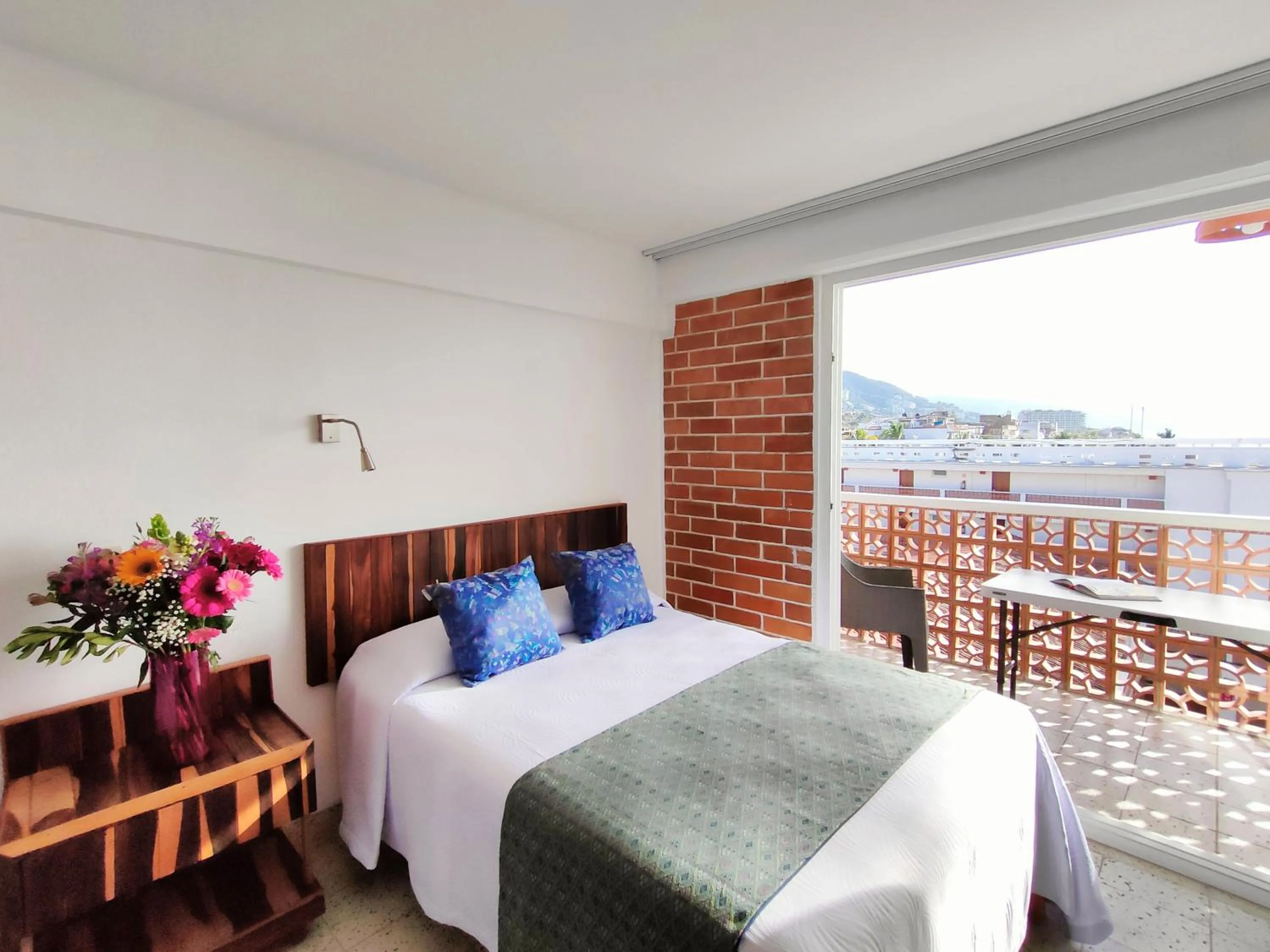 Balcony/Terrace, Bed in Hotel Rosita