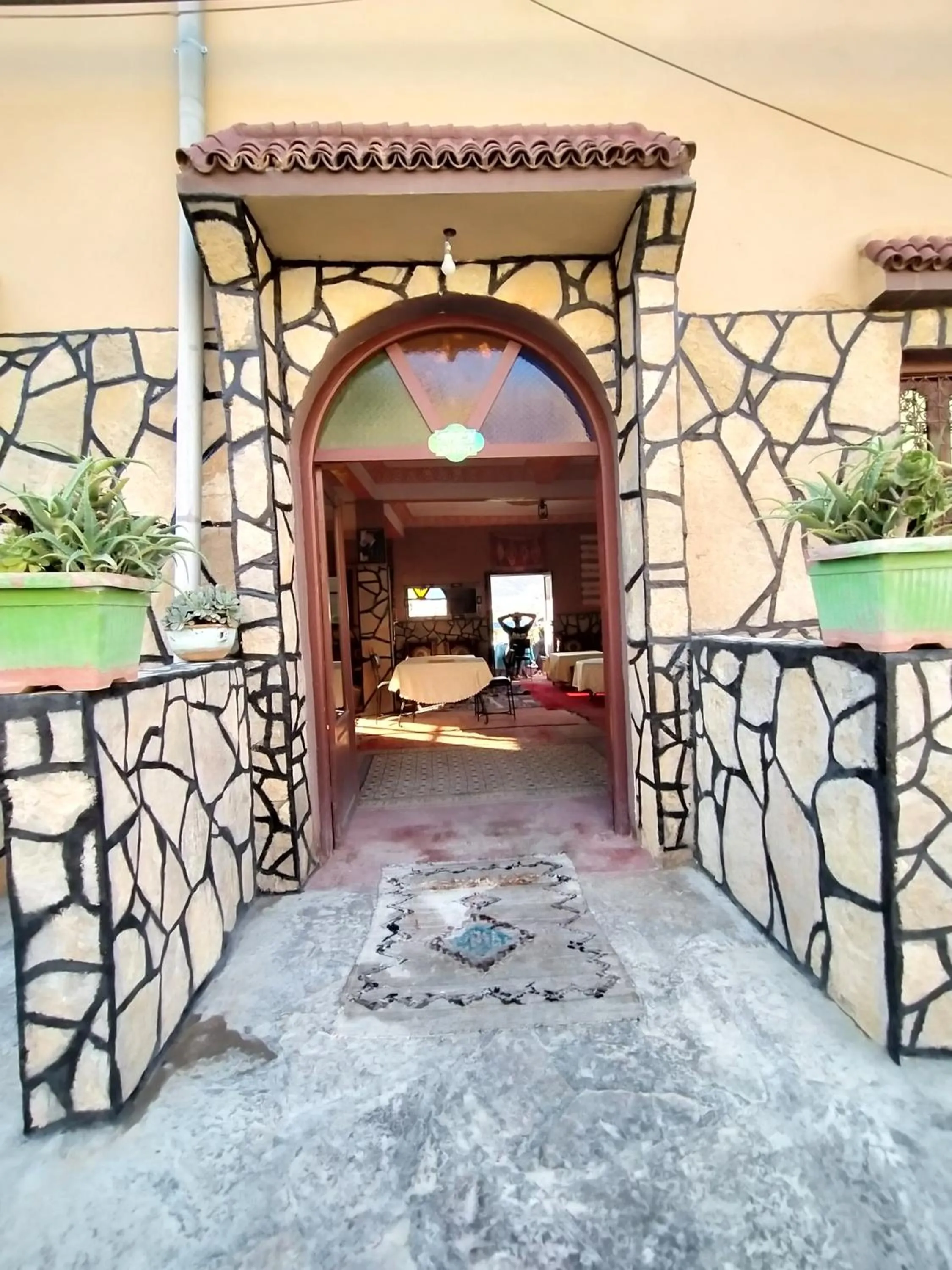 Facade/entrance in auberge restaurant tizgui