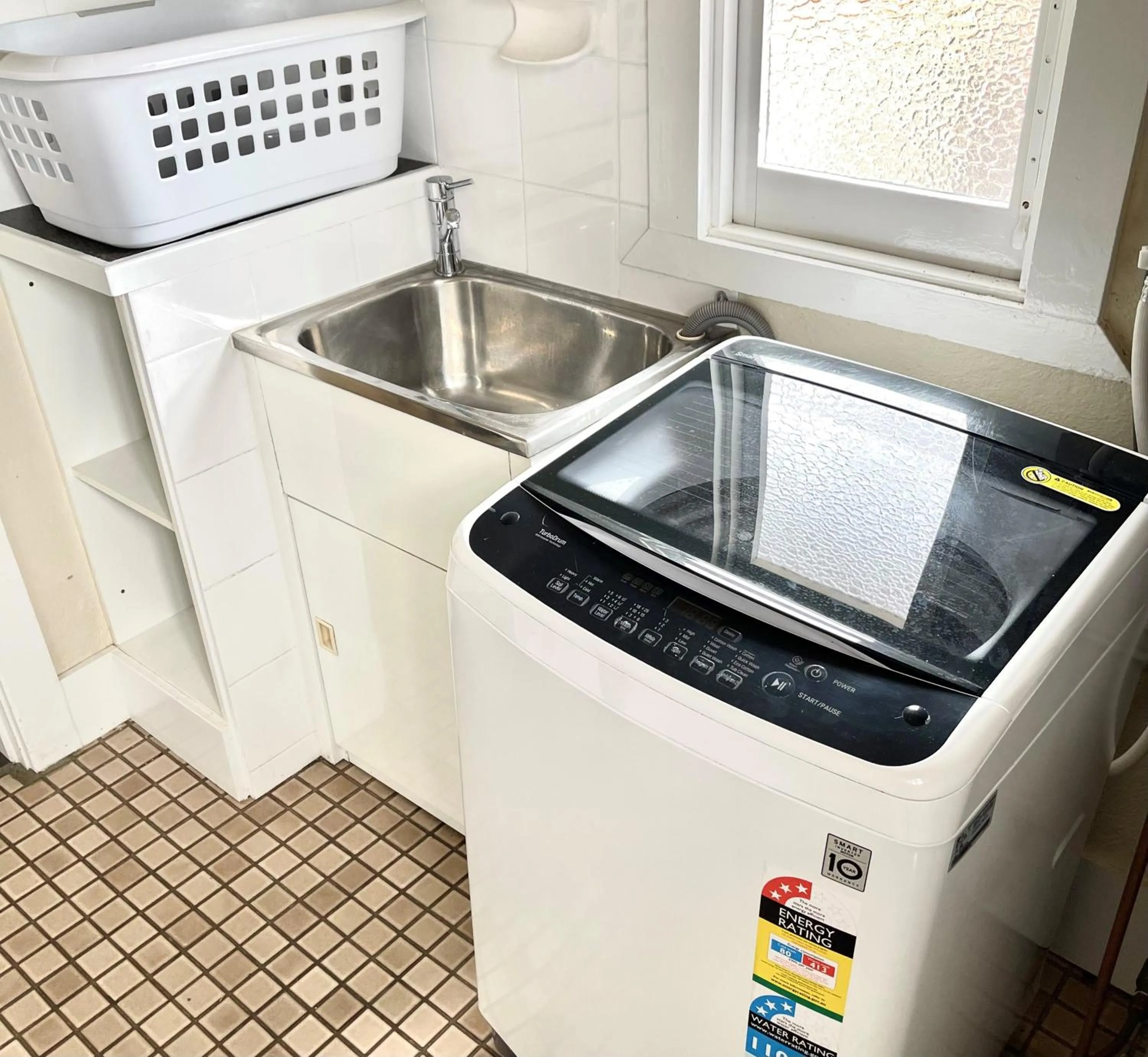 washing machine in Heritage Inn Bathurst