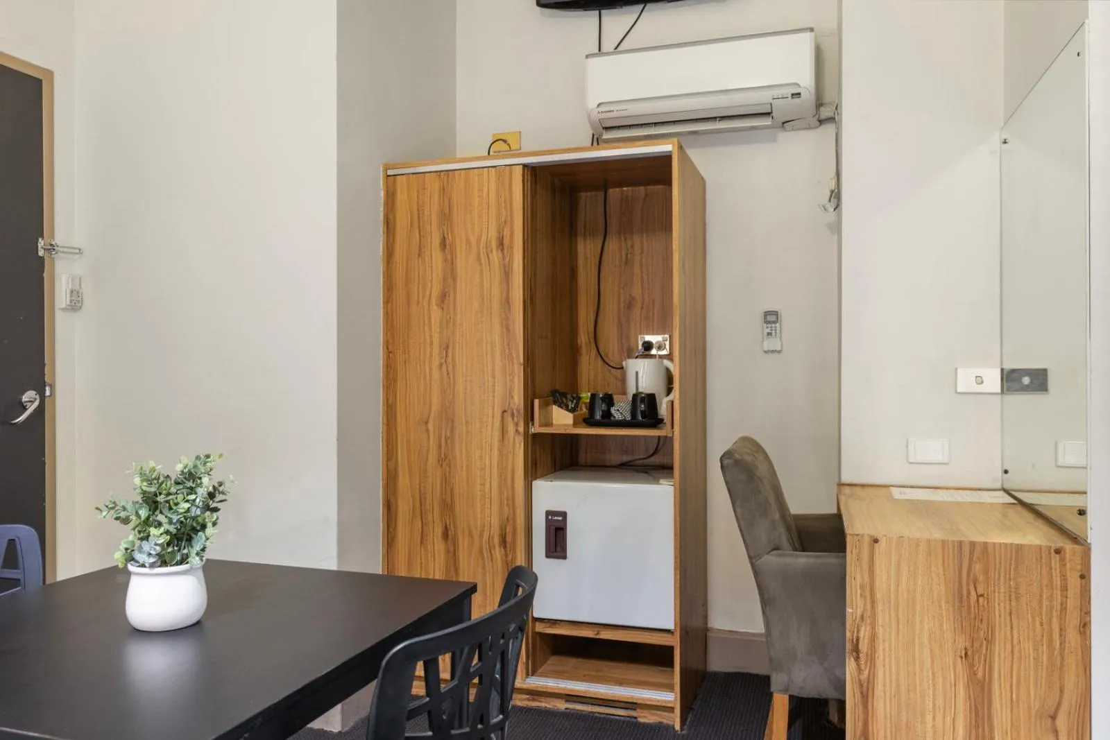 wardrobe in Adelaide Paringa