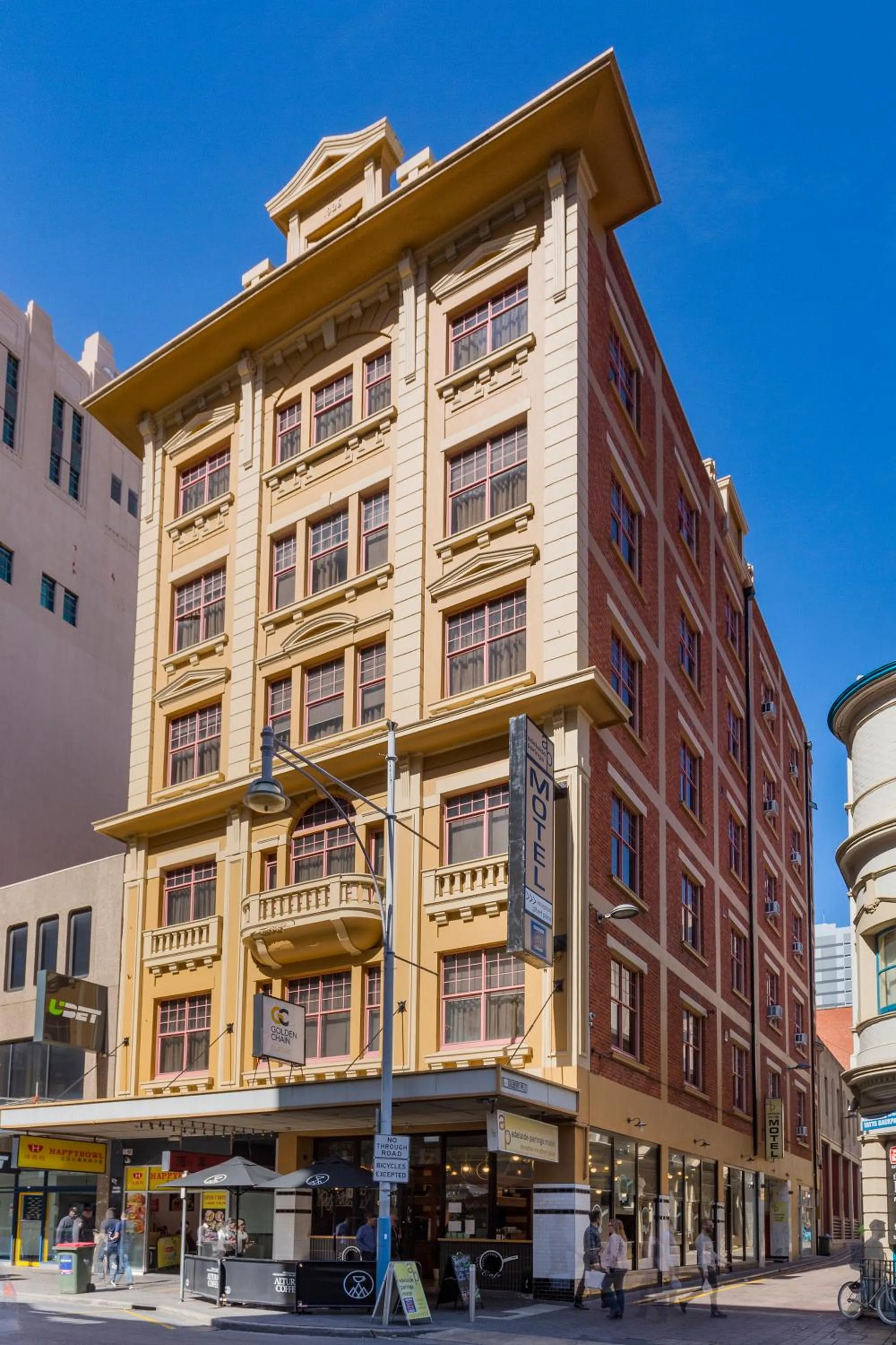 Property building in Adelaide Paringa