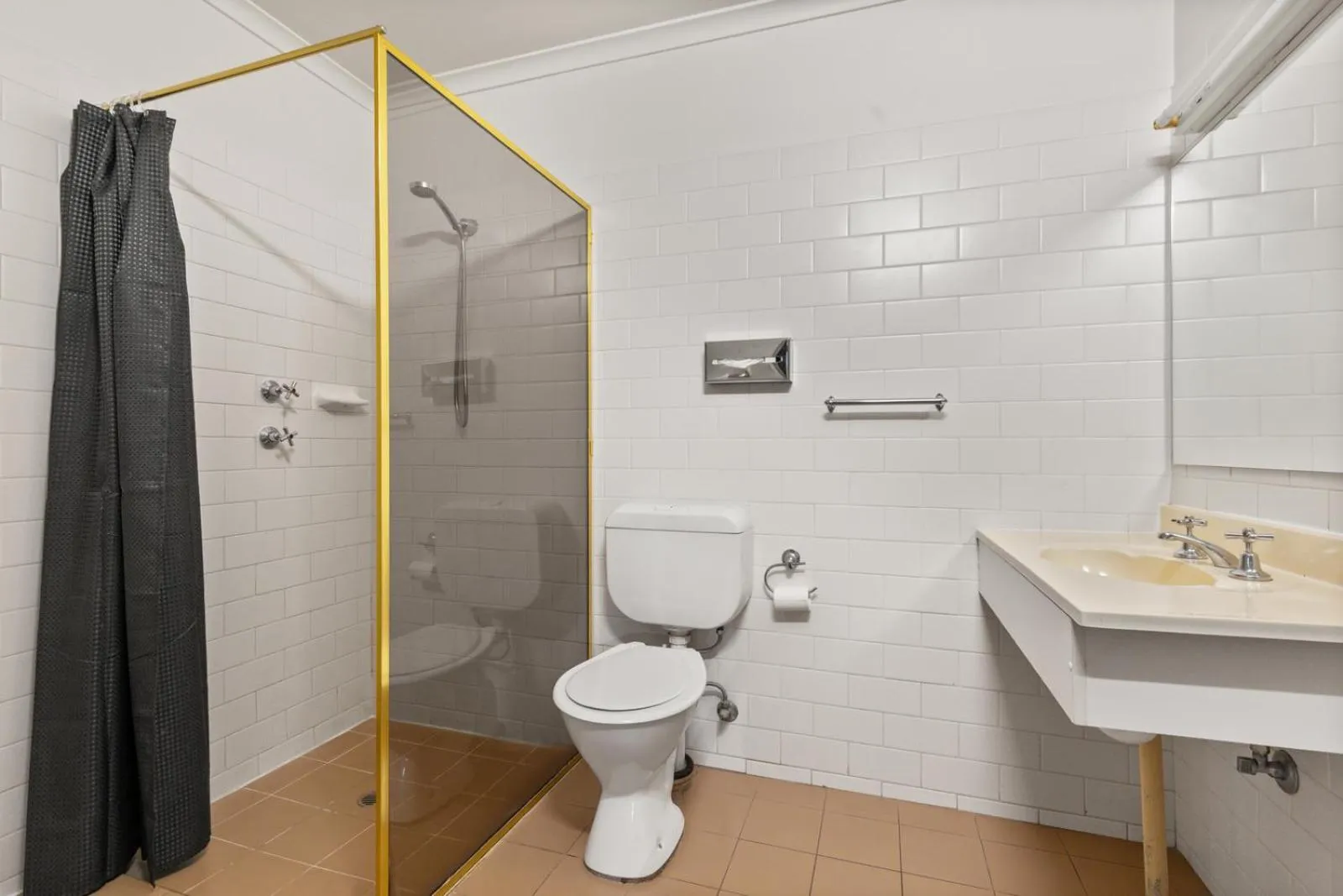 Bathroom in Adelaide Paringa