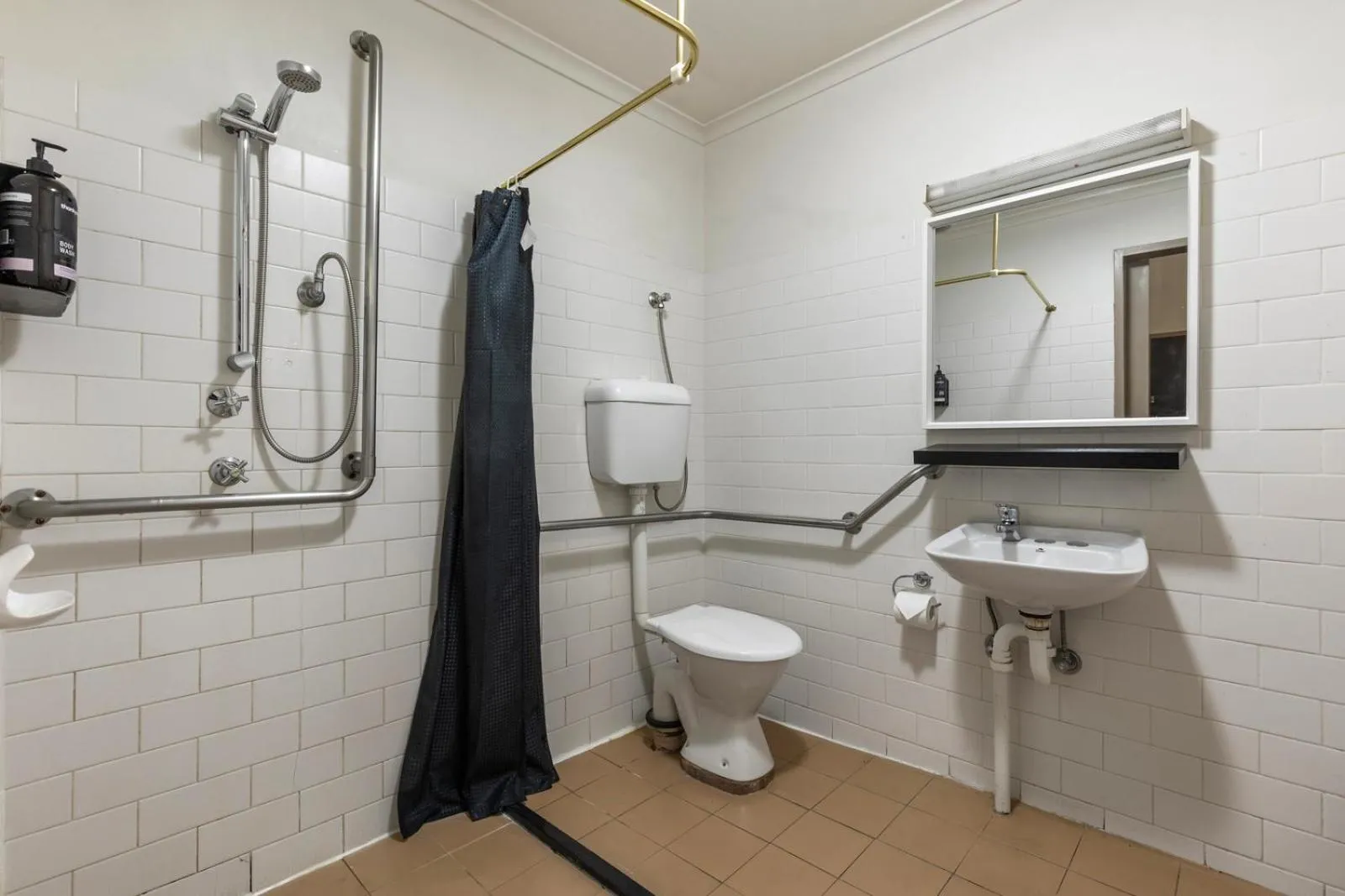 Bathroom in Adelaide Paringa