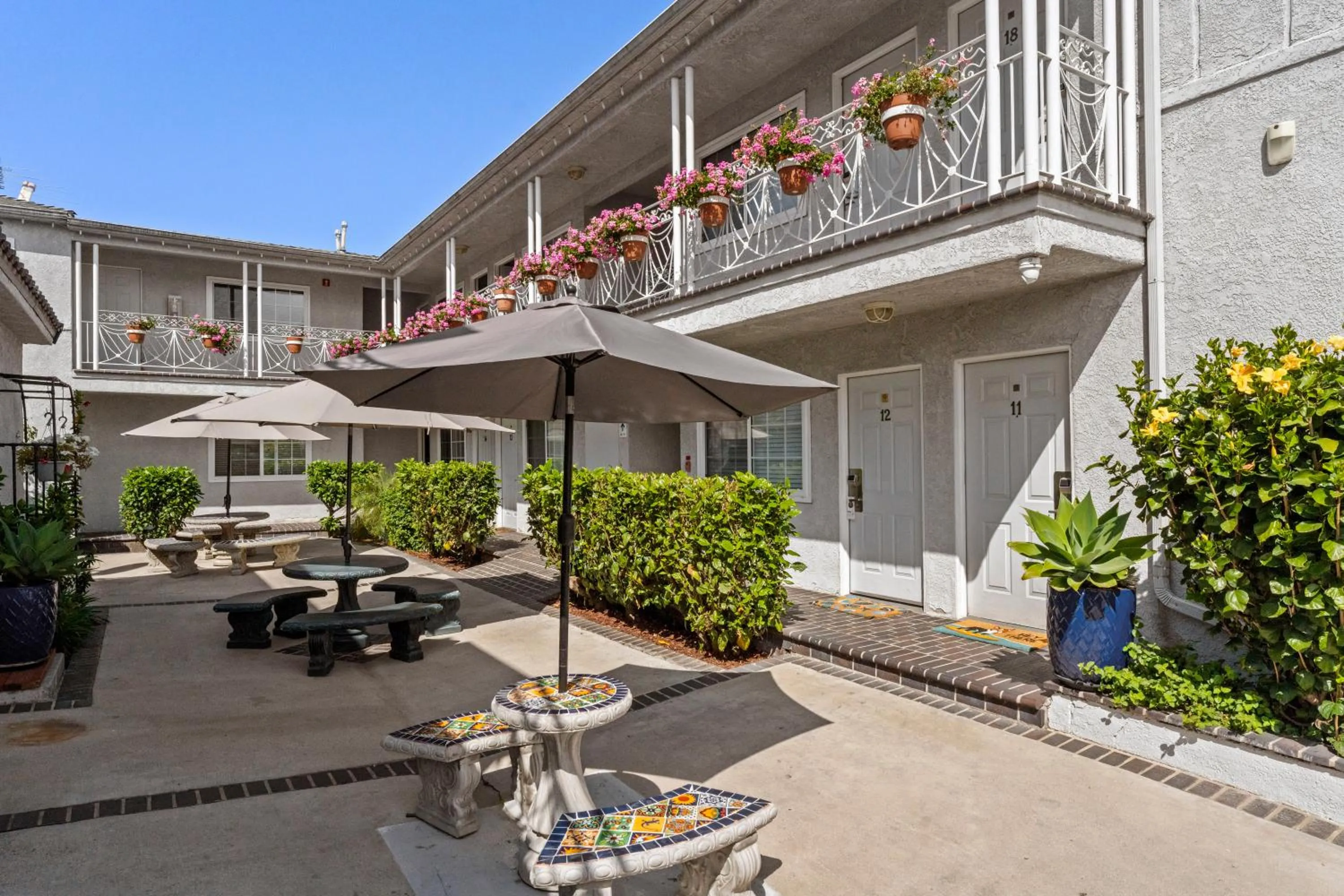 Inner courtyard view in Ocean Park Inn