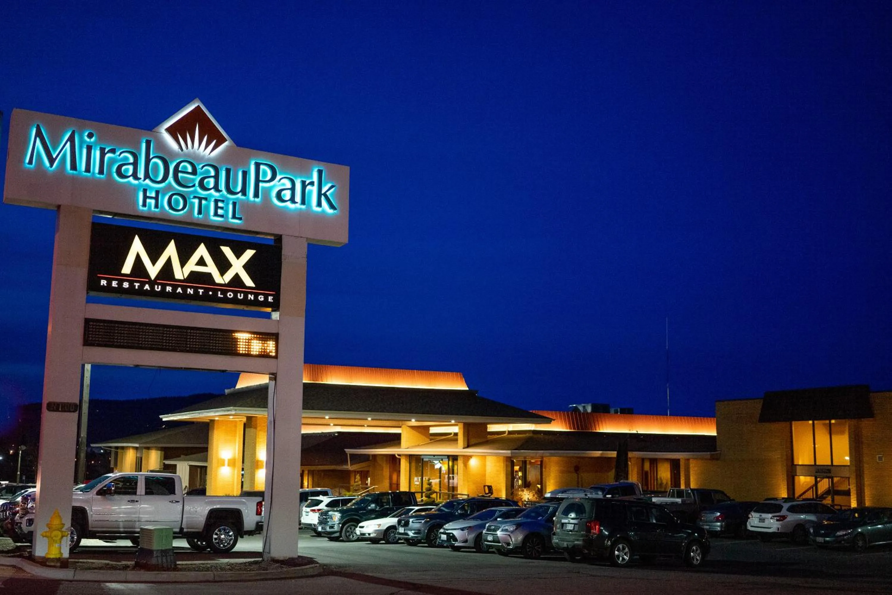 Property building in Mirabeau Park Hotel