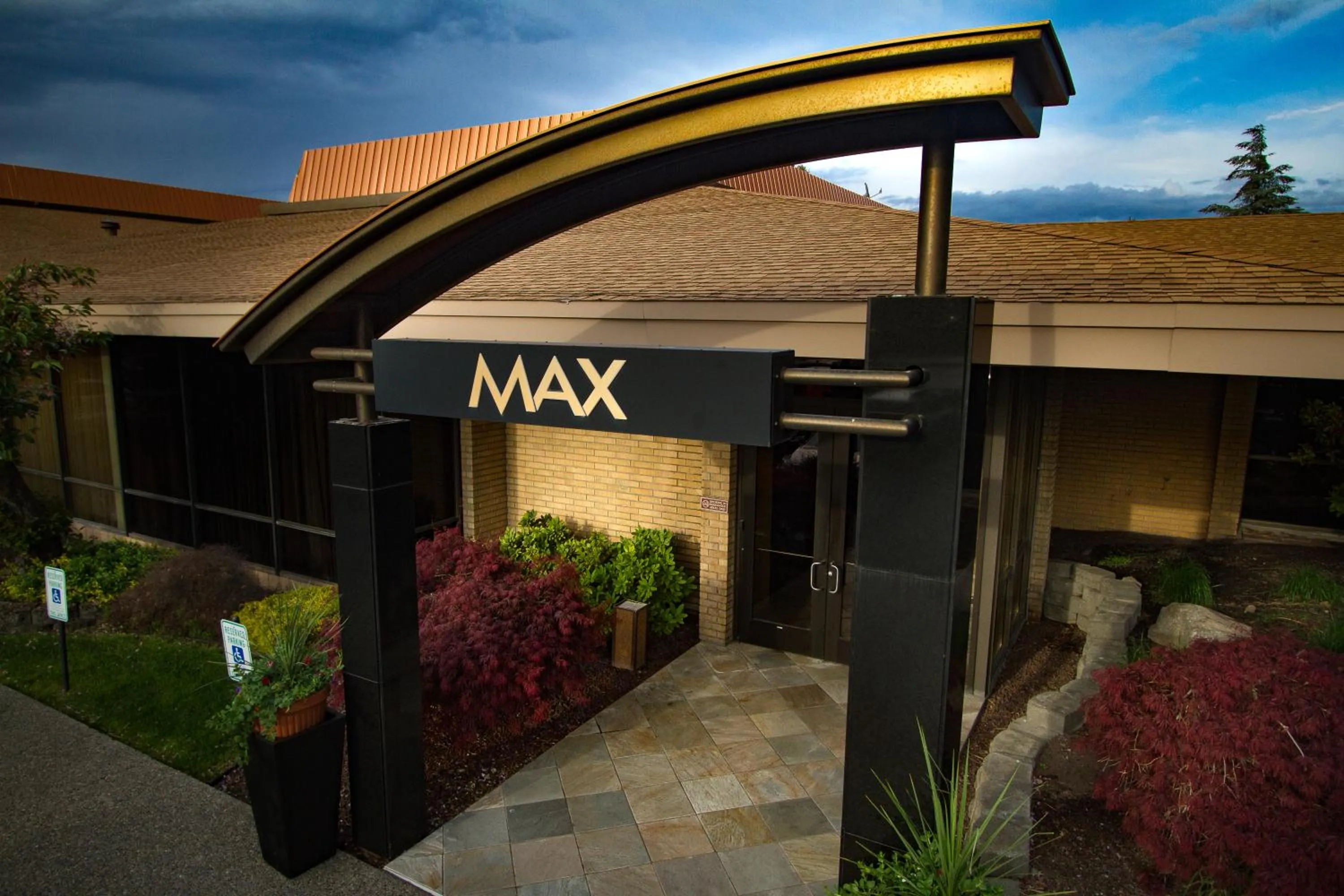 Property building in Mirabeau Park Hotel