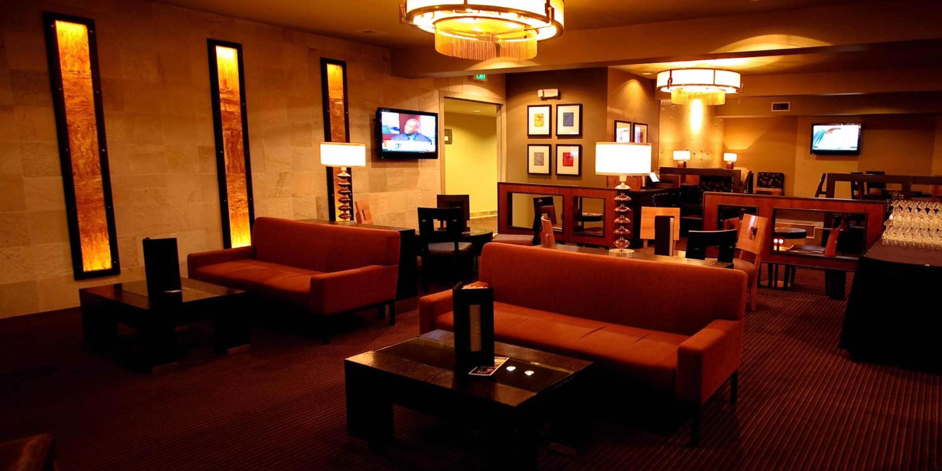 Restaurant/places to eat in Mirabeau Park Hotel