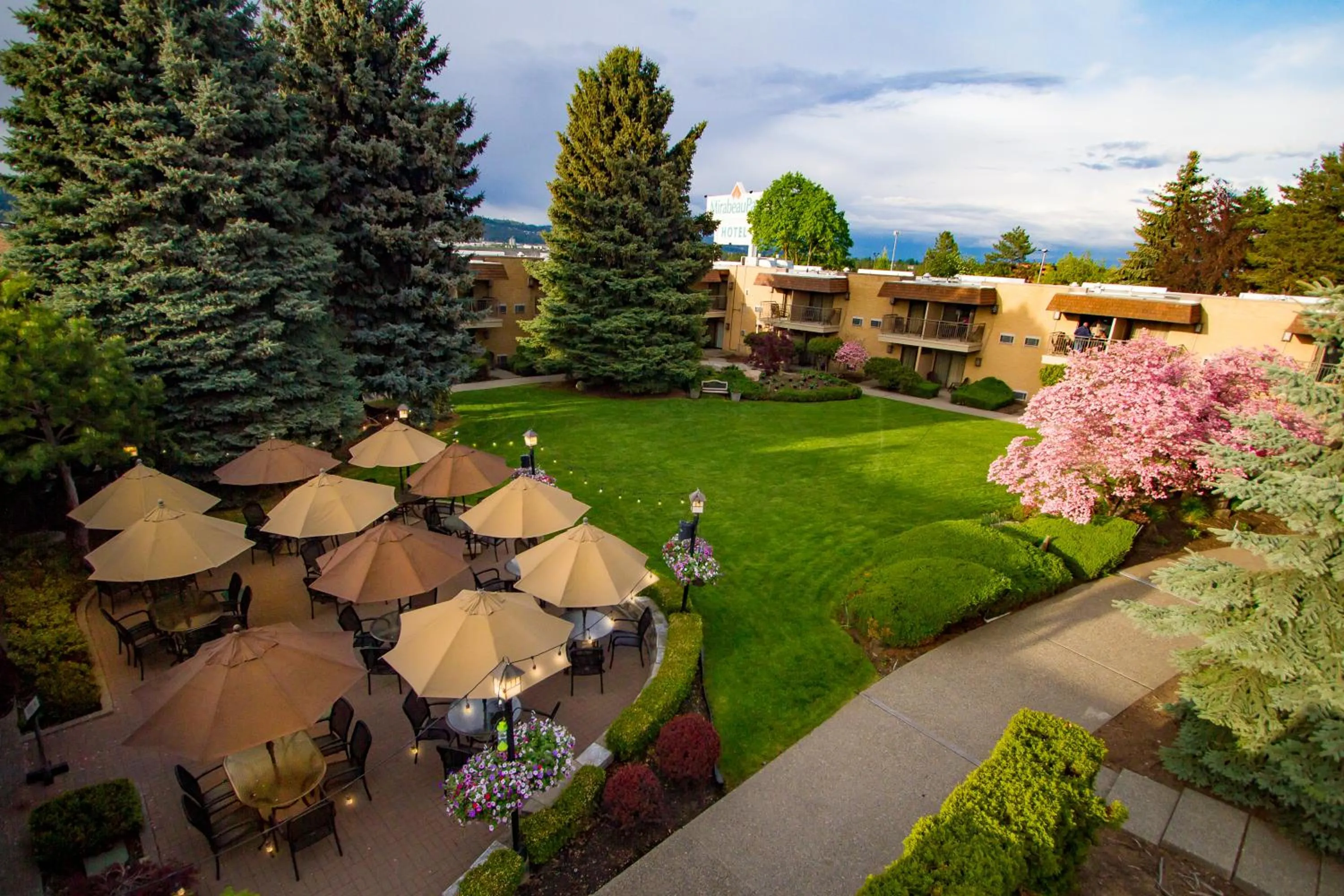 Property building in Mirabeau Park Hotel