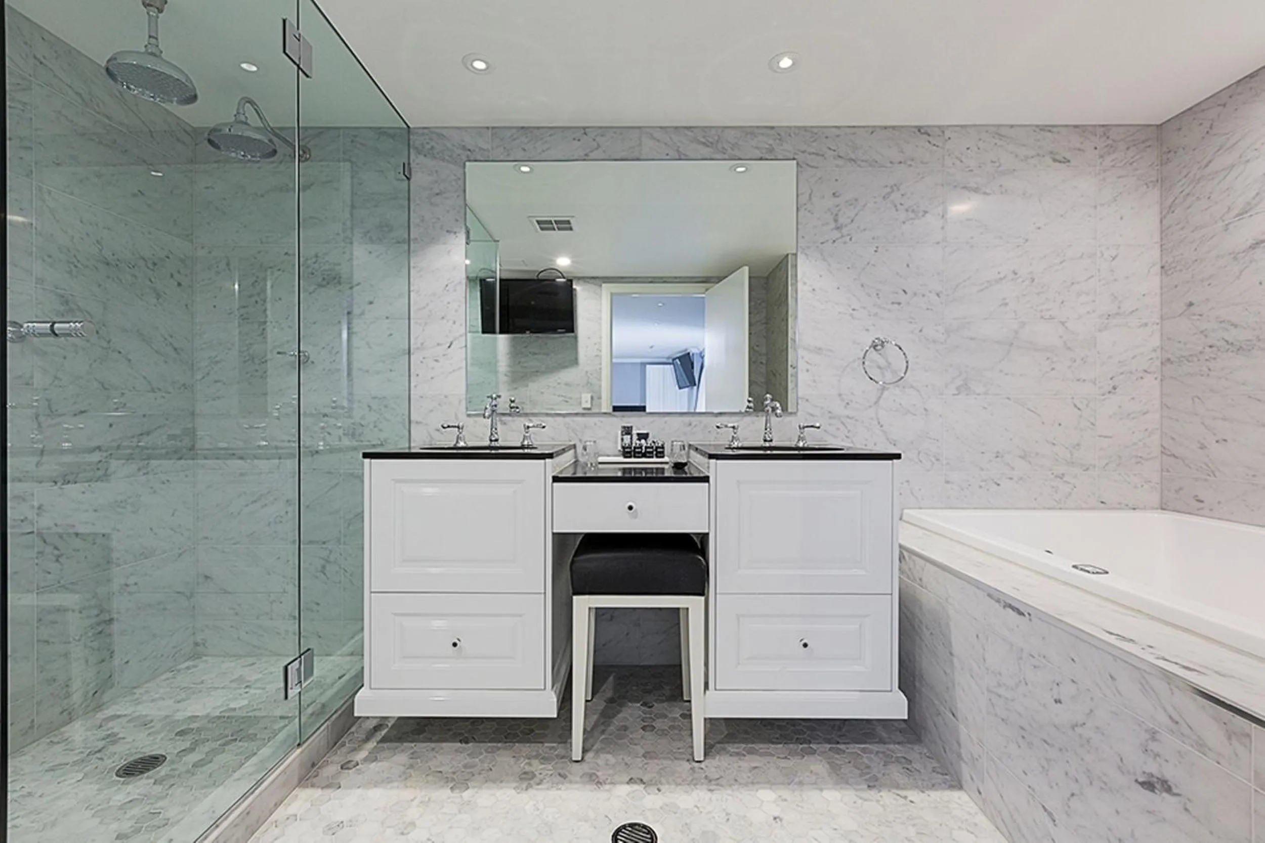 Bathroom in Canberra Rex Hotel