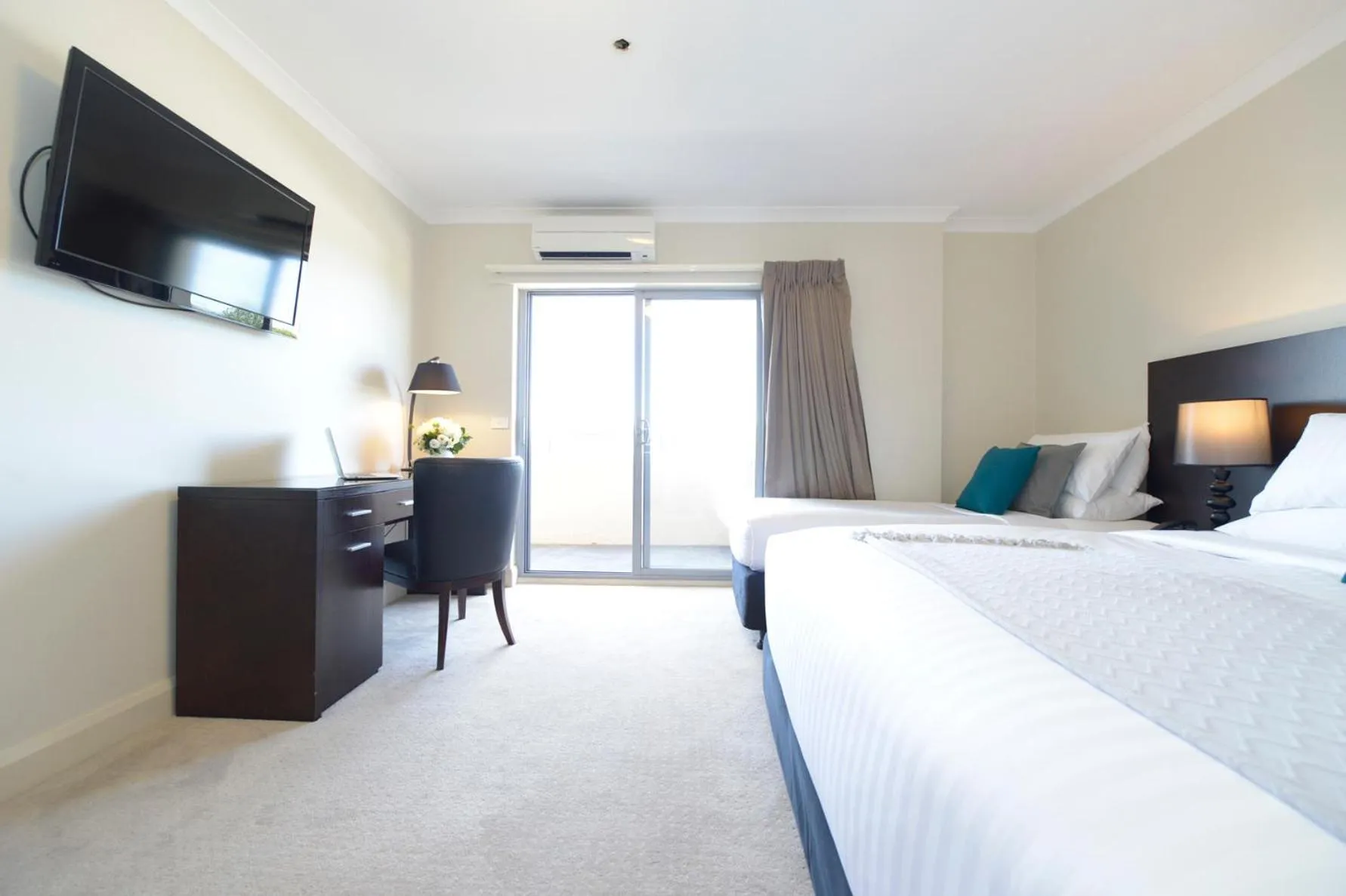 Photo of the whole room, Bed in Canberra Rex Hotel