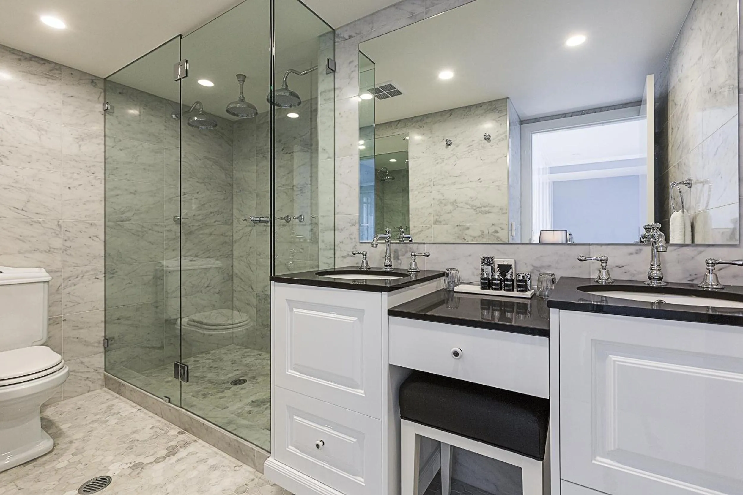 Bathroom in Canberra Rex Hotel