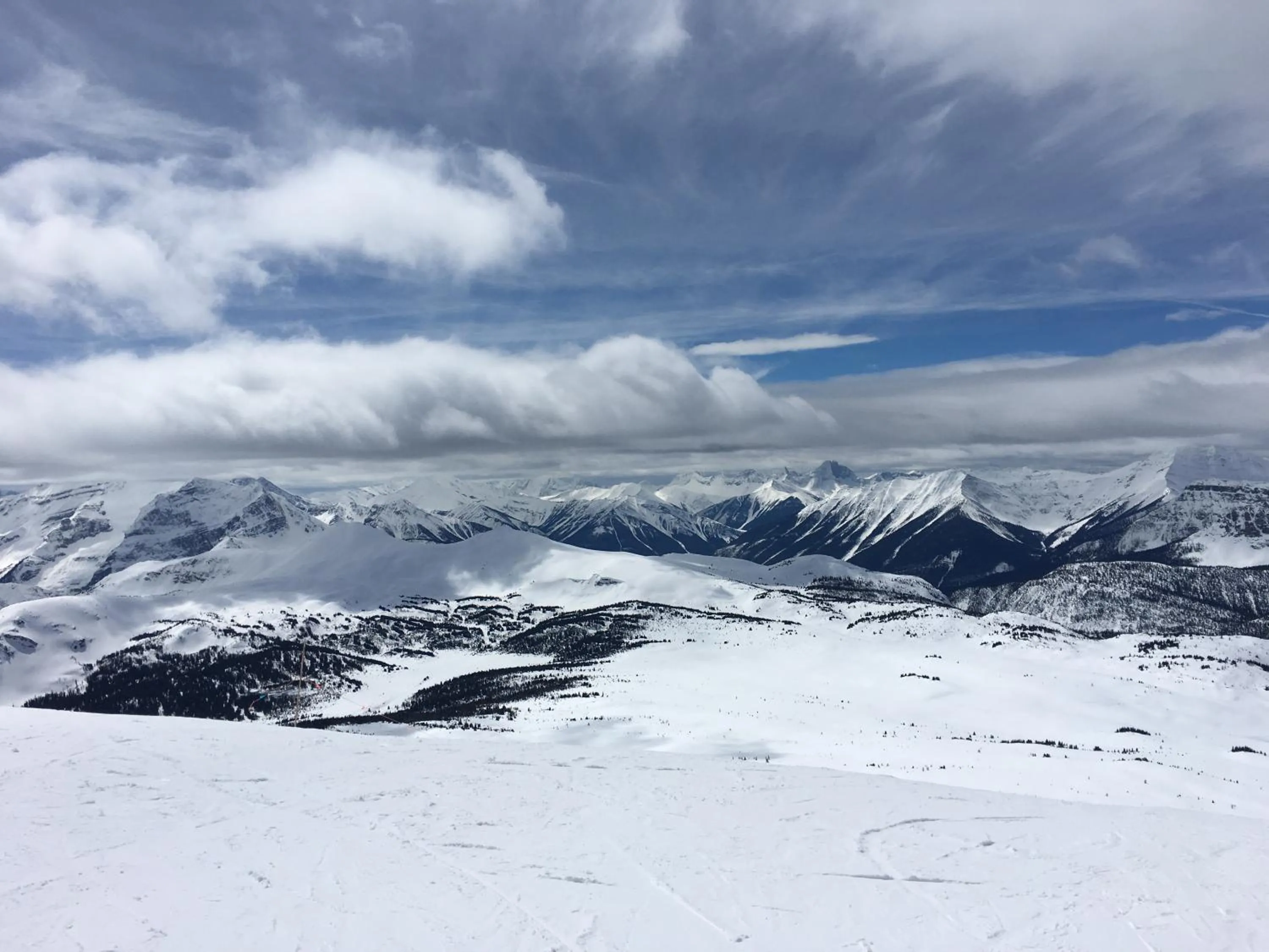 Skiing in Inviting Rocky Mountain HOT TUB in Top Rated Condo managed by Little Sister Getaways