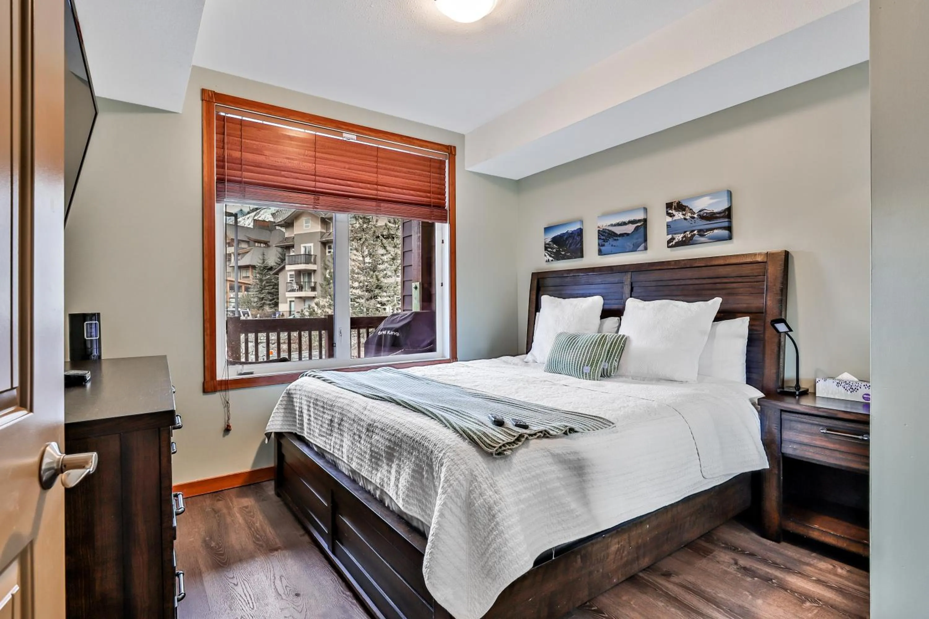 Bed in Inviting Rocky Mountain HOT TUB in Top Rated Condo managed by Little Sister Getaways