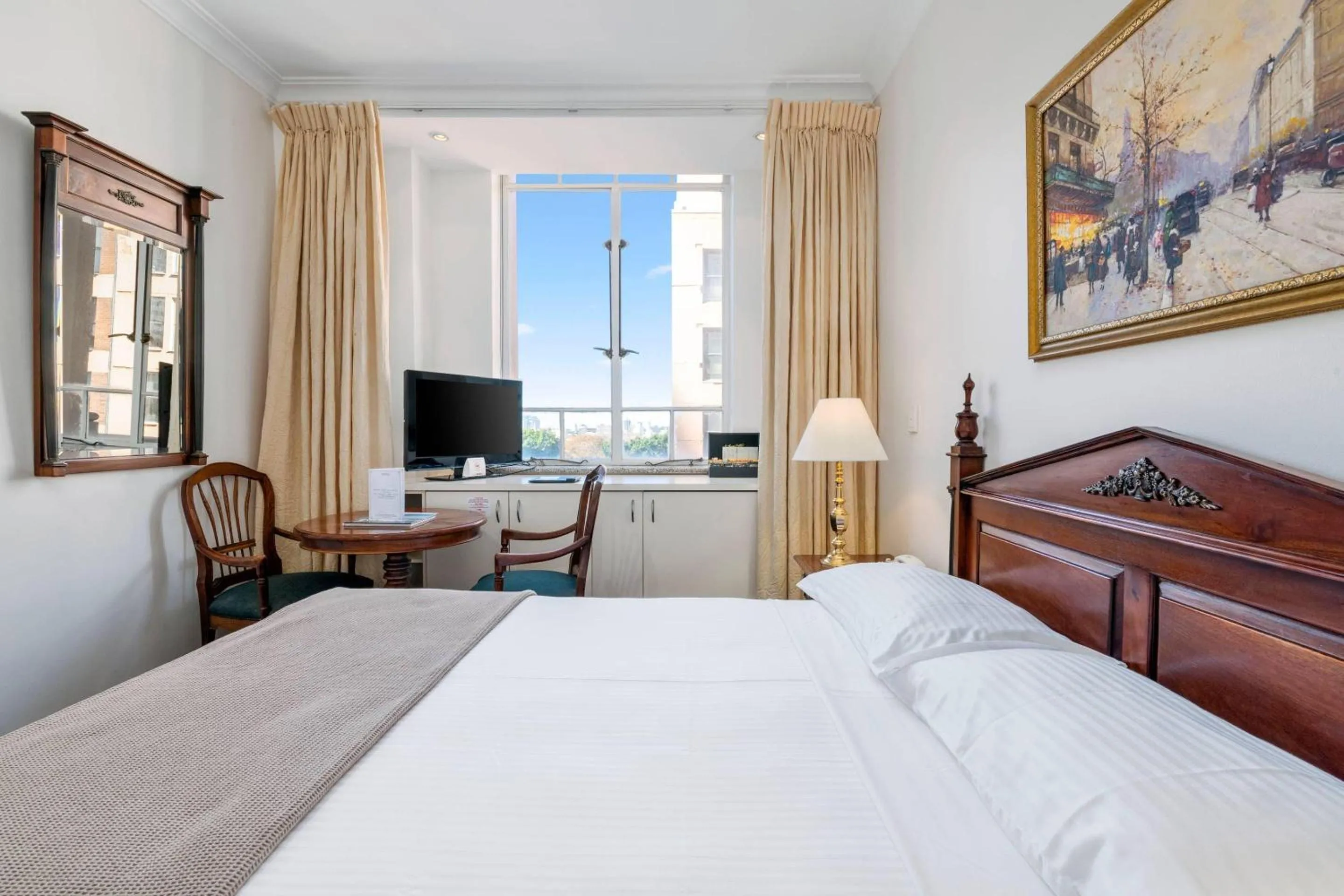 Bedroom, Bed in Castlereagh Boutique Hotel, an Ascend Collection Hotel