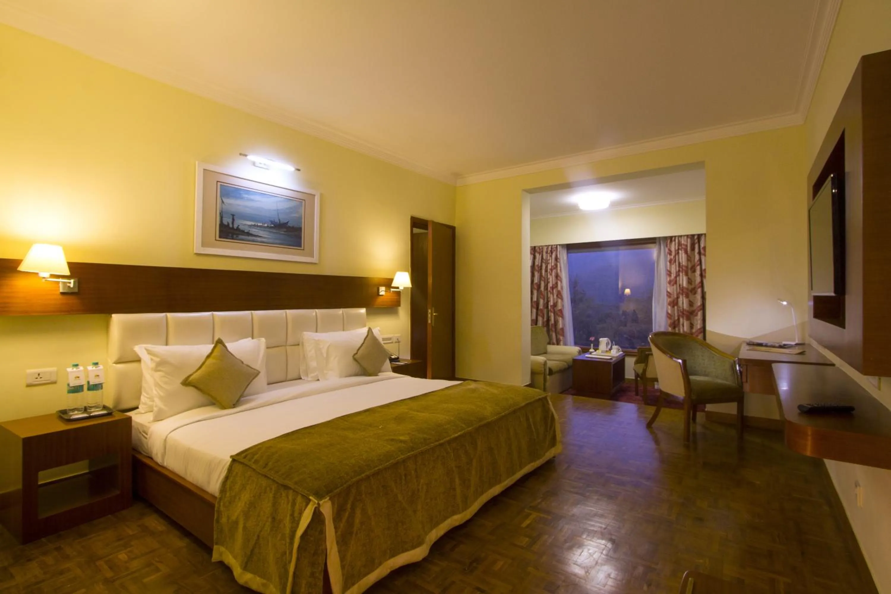 Photo of the whole room, Bed in Gem Park Ooty