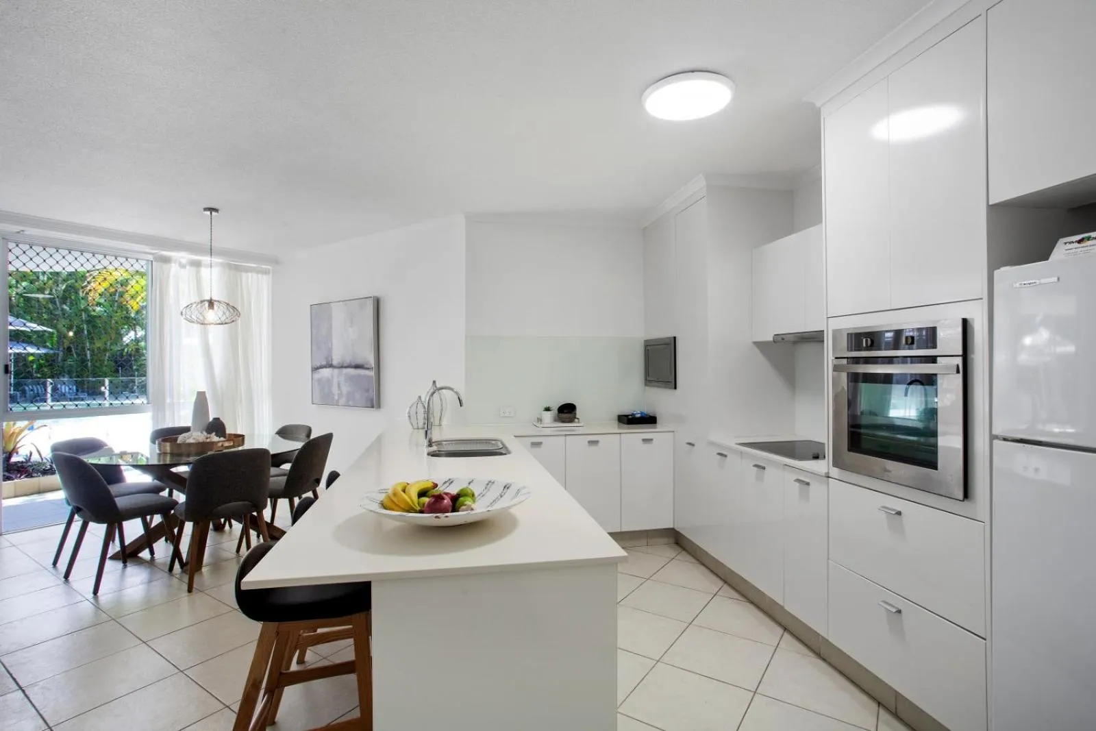 Kitchen or kitchenette in Noosa Tropicana