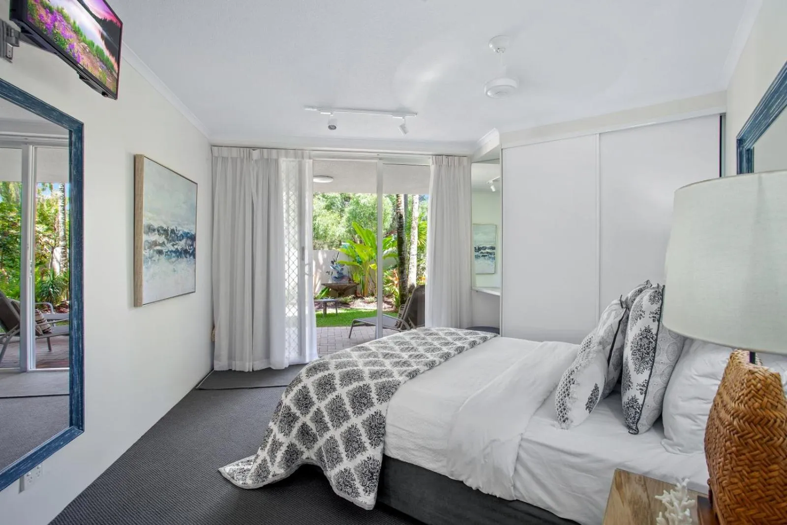 Bedroom, Bed in Noosa Tropicana