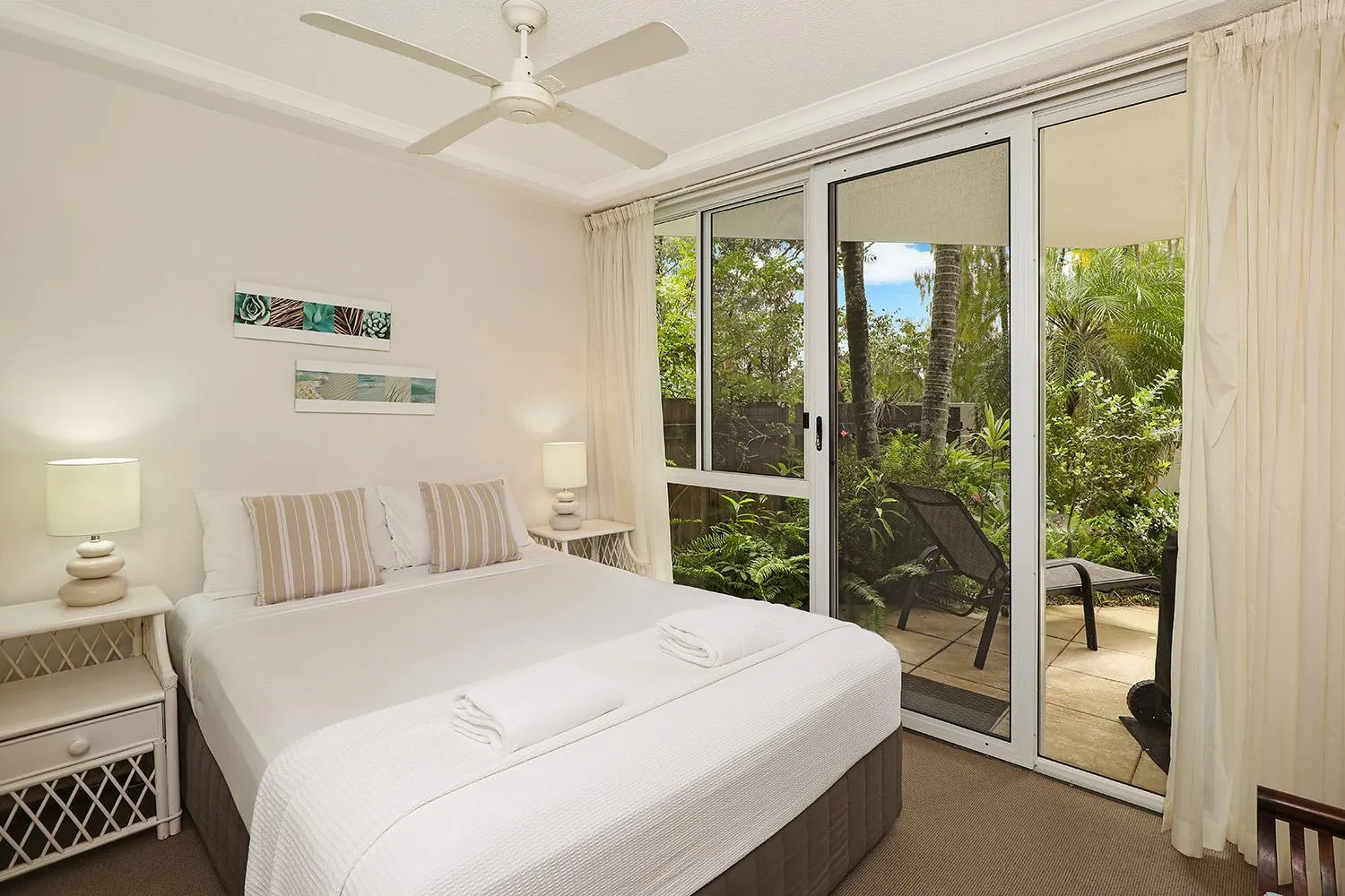 Bedroom, Bed in Noosa Tropicana