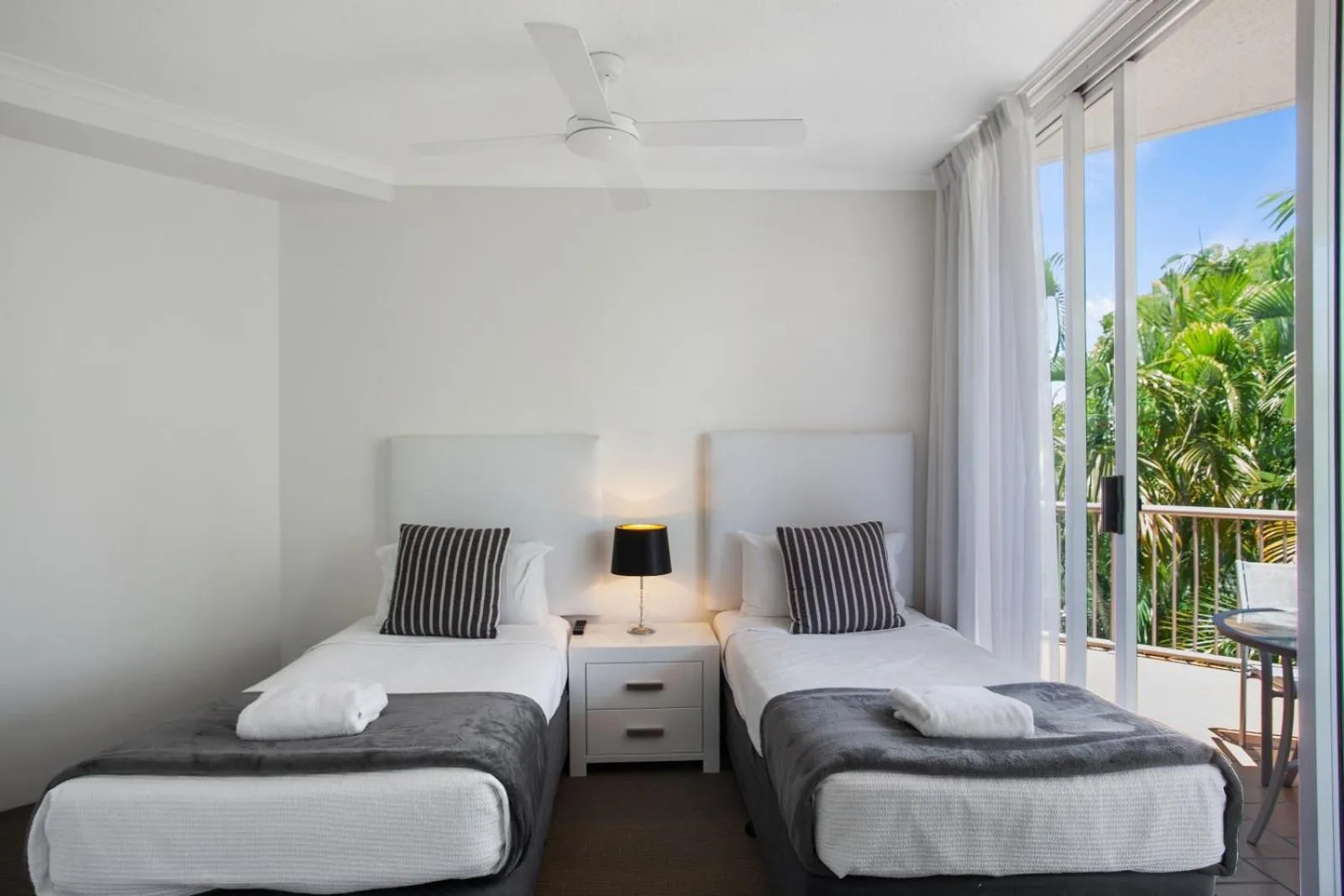Bedroom, Bed in Noosa Tropicana