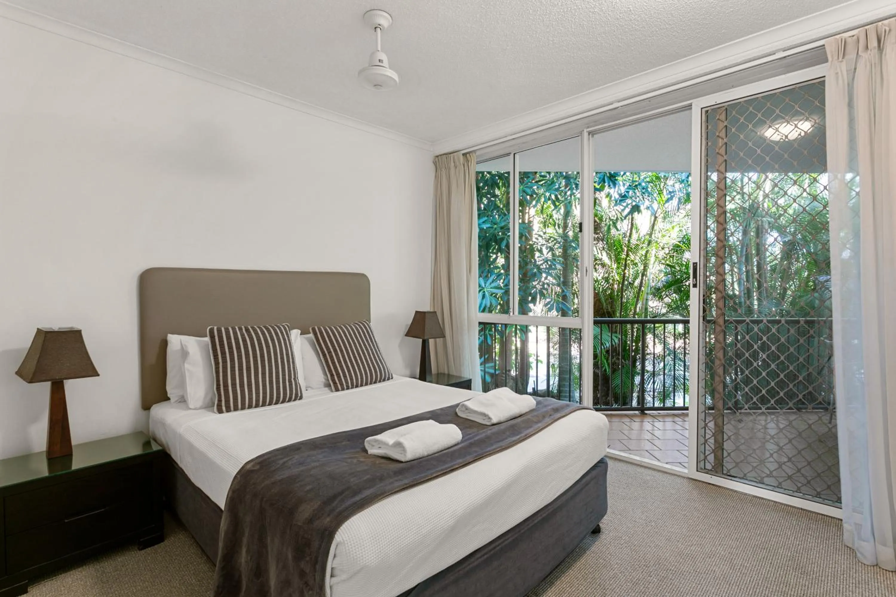 Bedroom, Bed in Noosa Tropicana